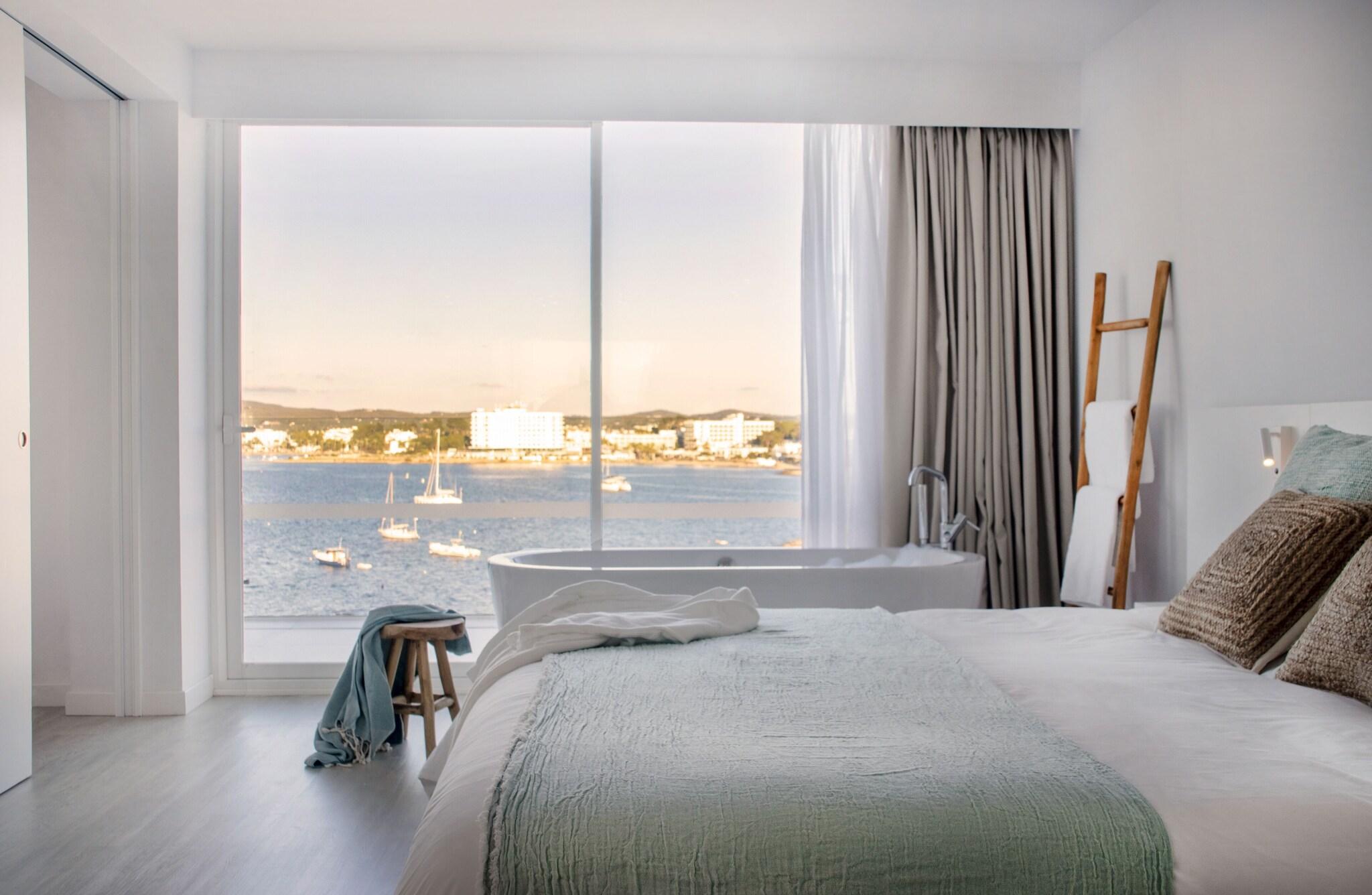 Suite Sea View King Bed