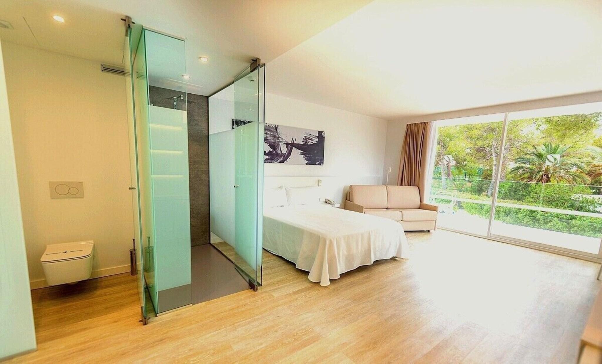 Family Room Queen Size Bed