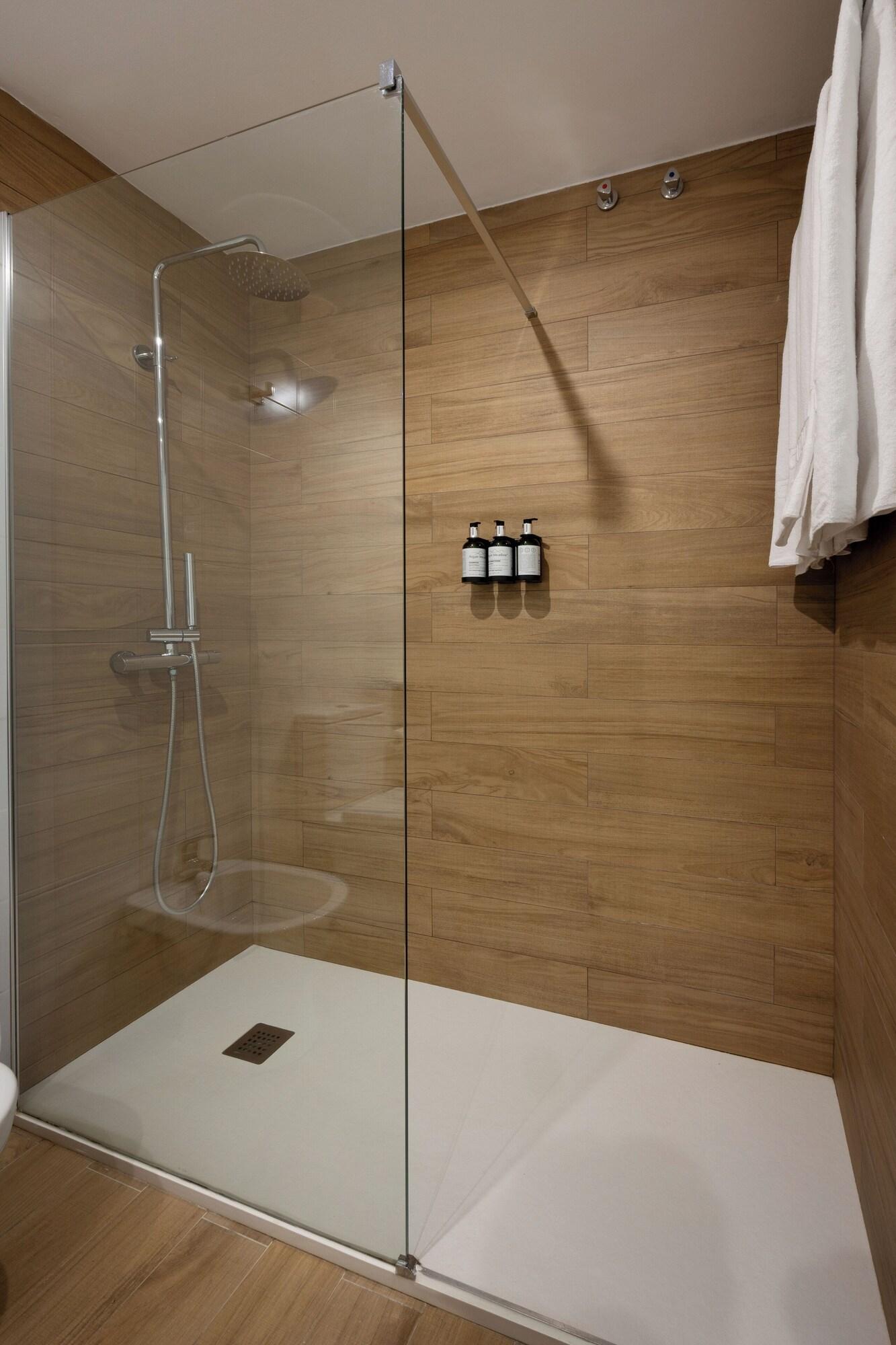 Triple Queen Size Bed