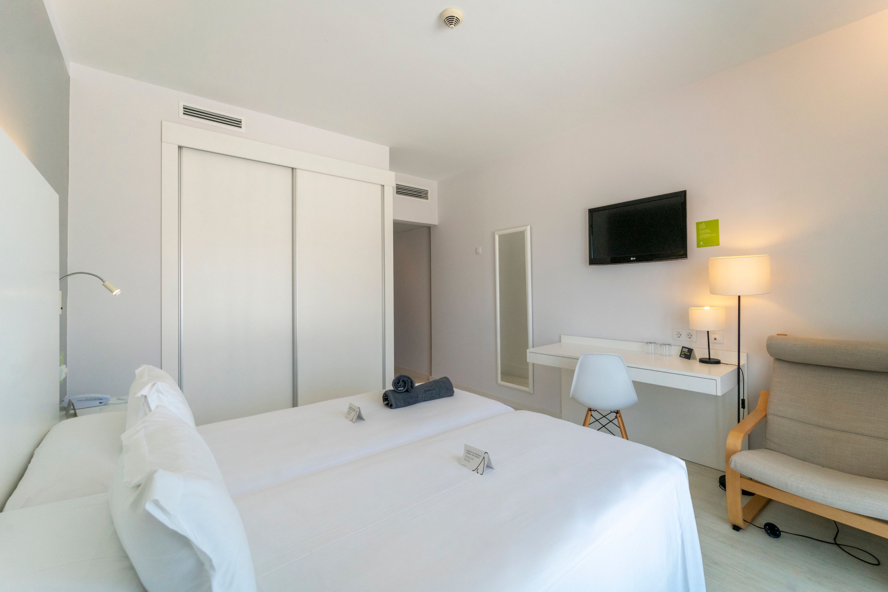 Double or Twin Side Sea View