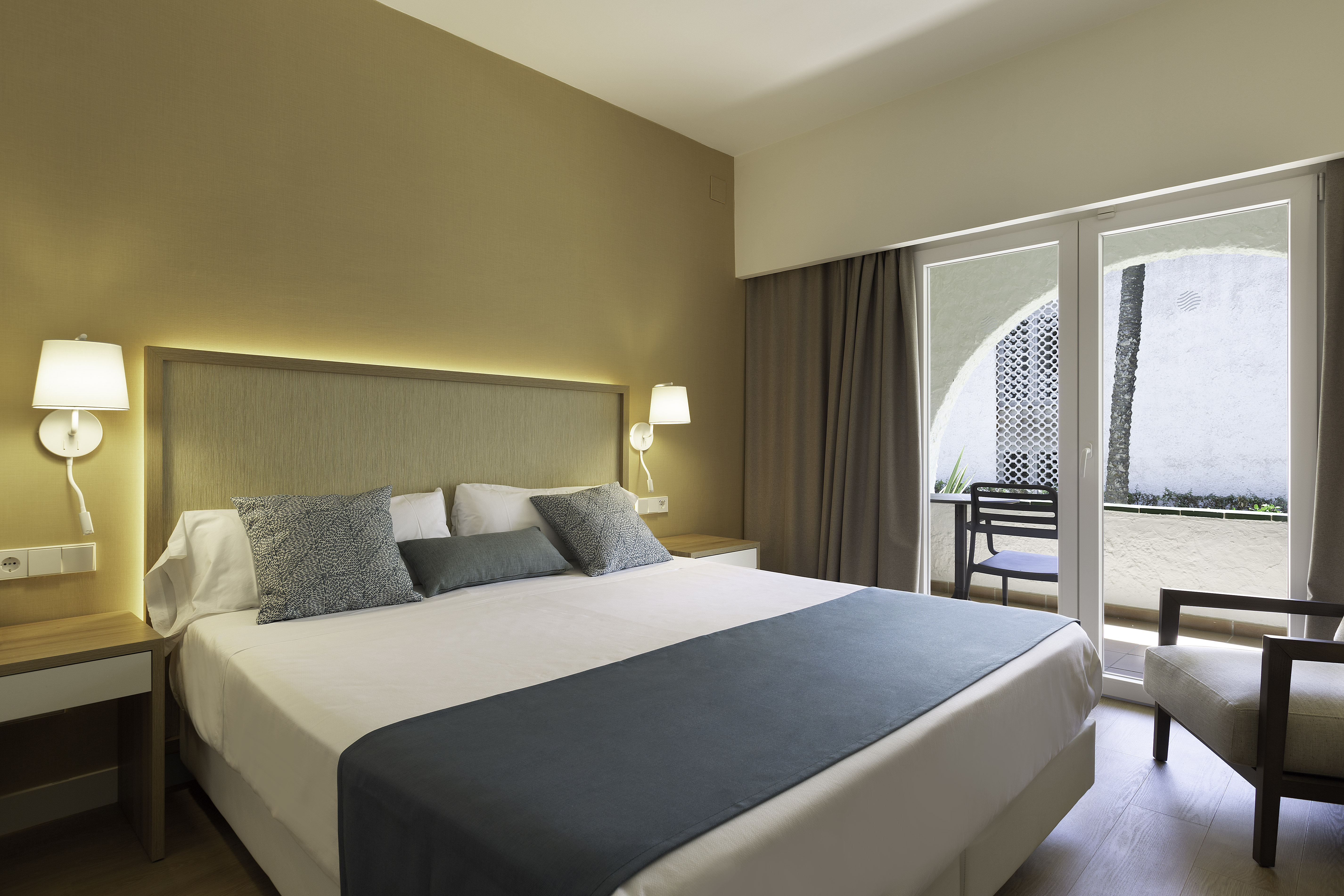 Double or Twin Standard