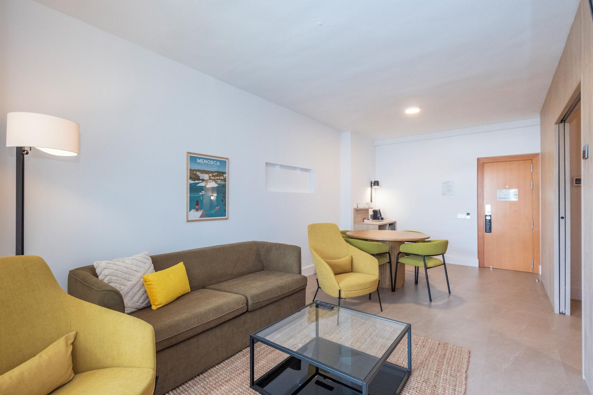 Junior Suite Premier Queen Bed