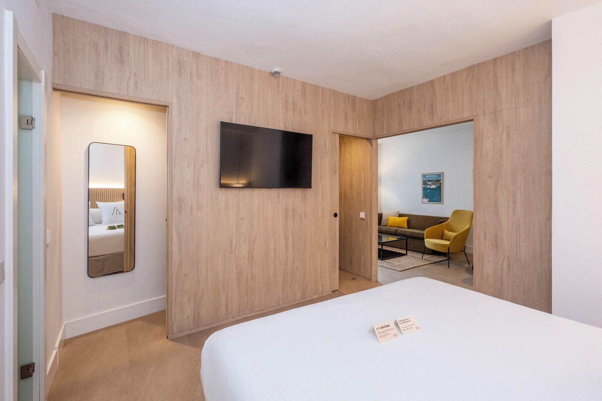 Junior Suite Premier Queen Bed