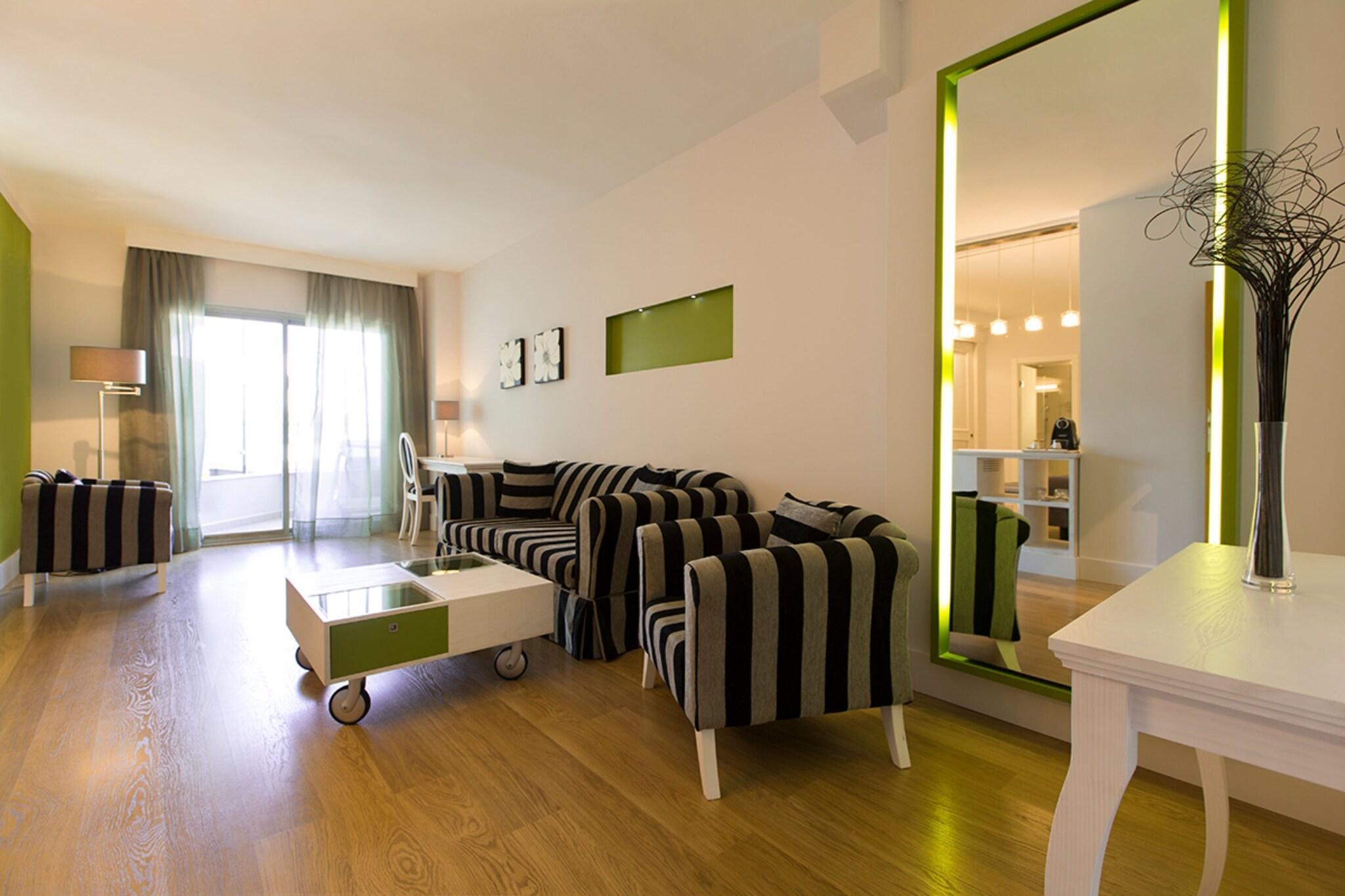 Junior Suite Premier Queen Bed