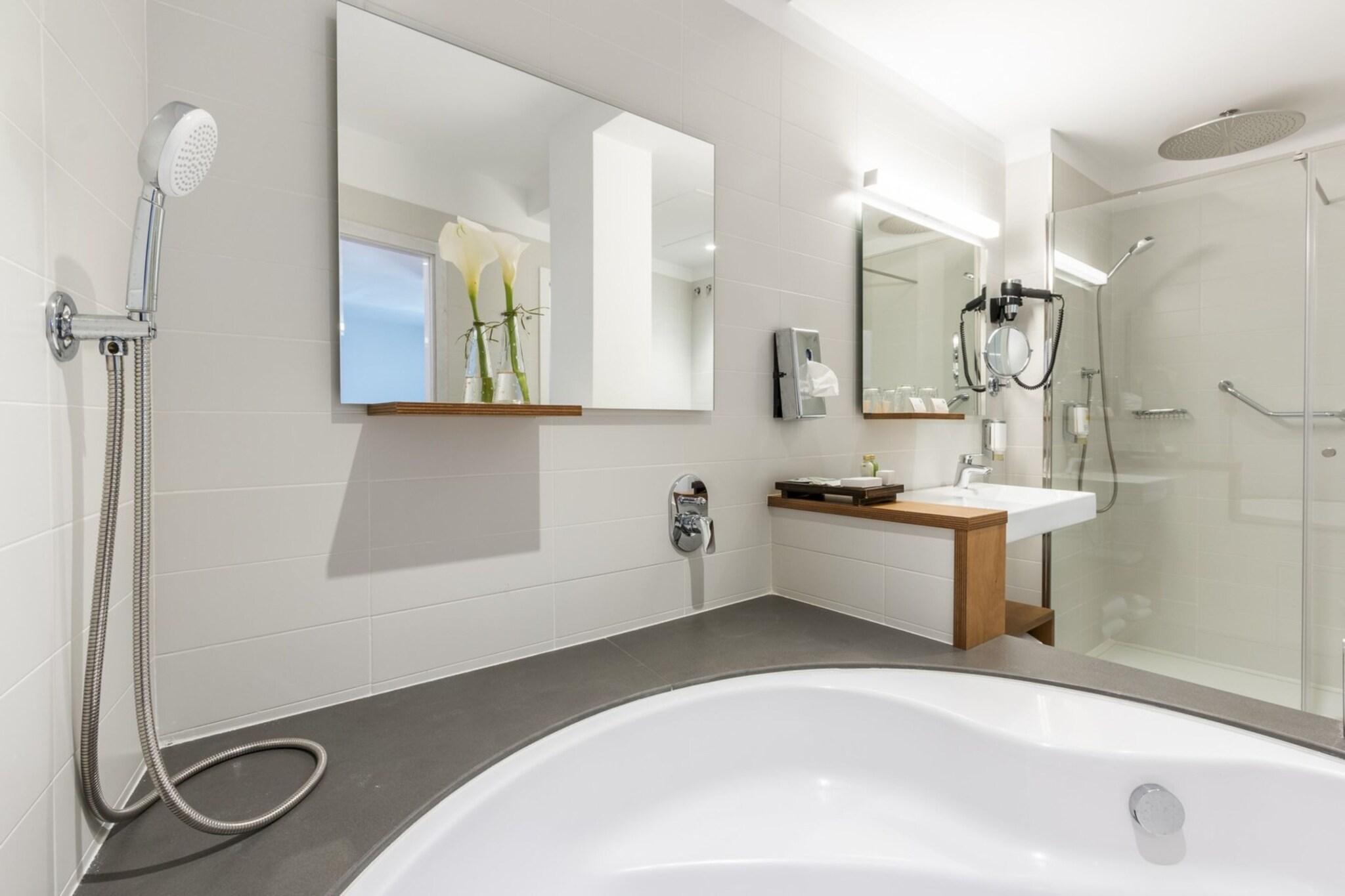 Junior Suite Premier Queen Bed