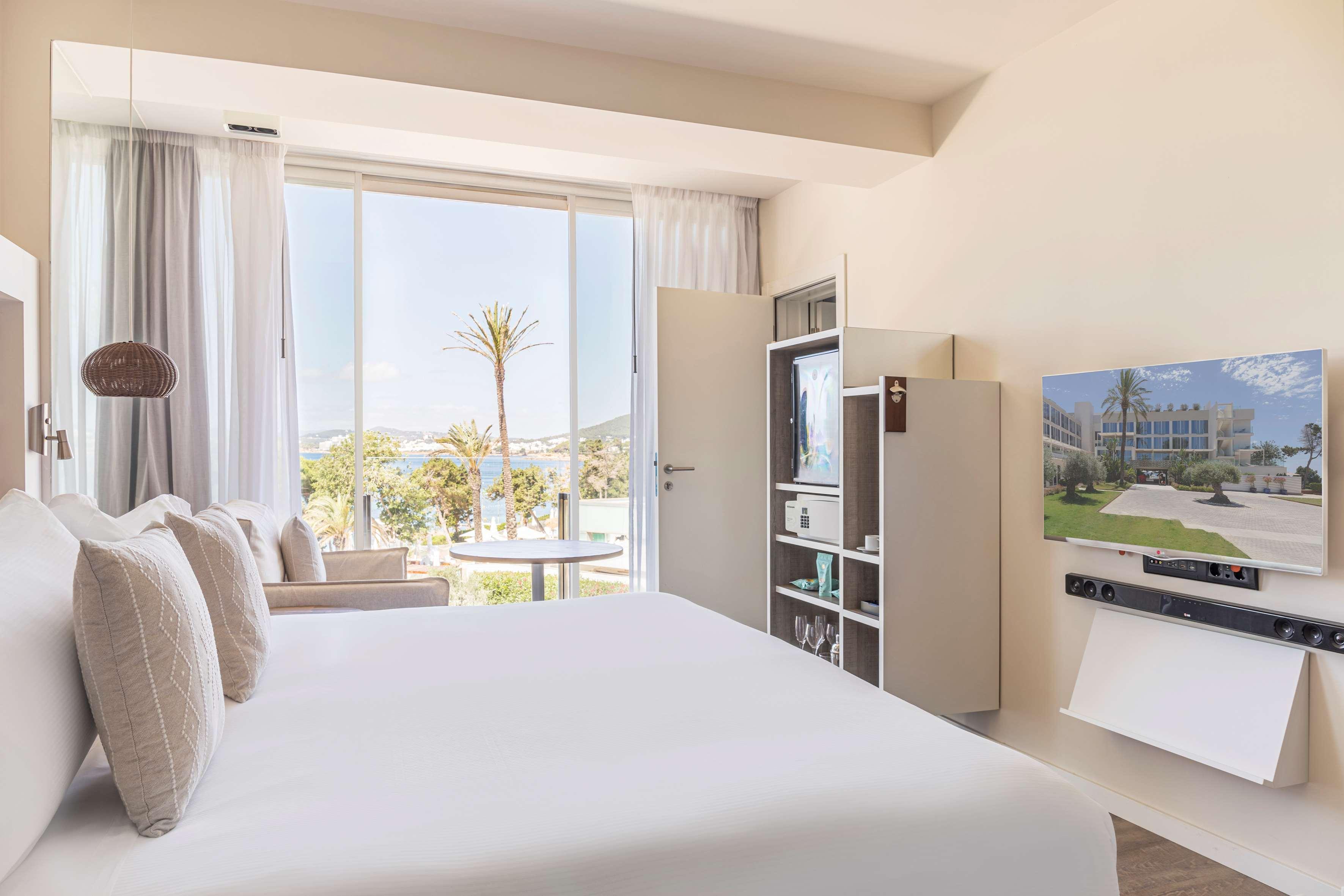 Room Connecting Room