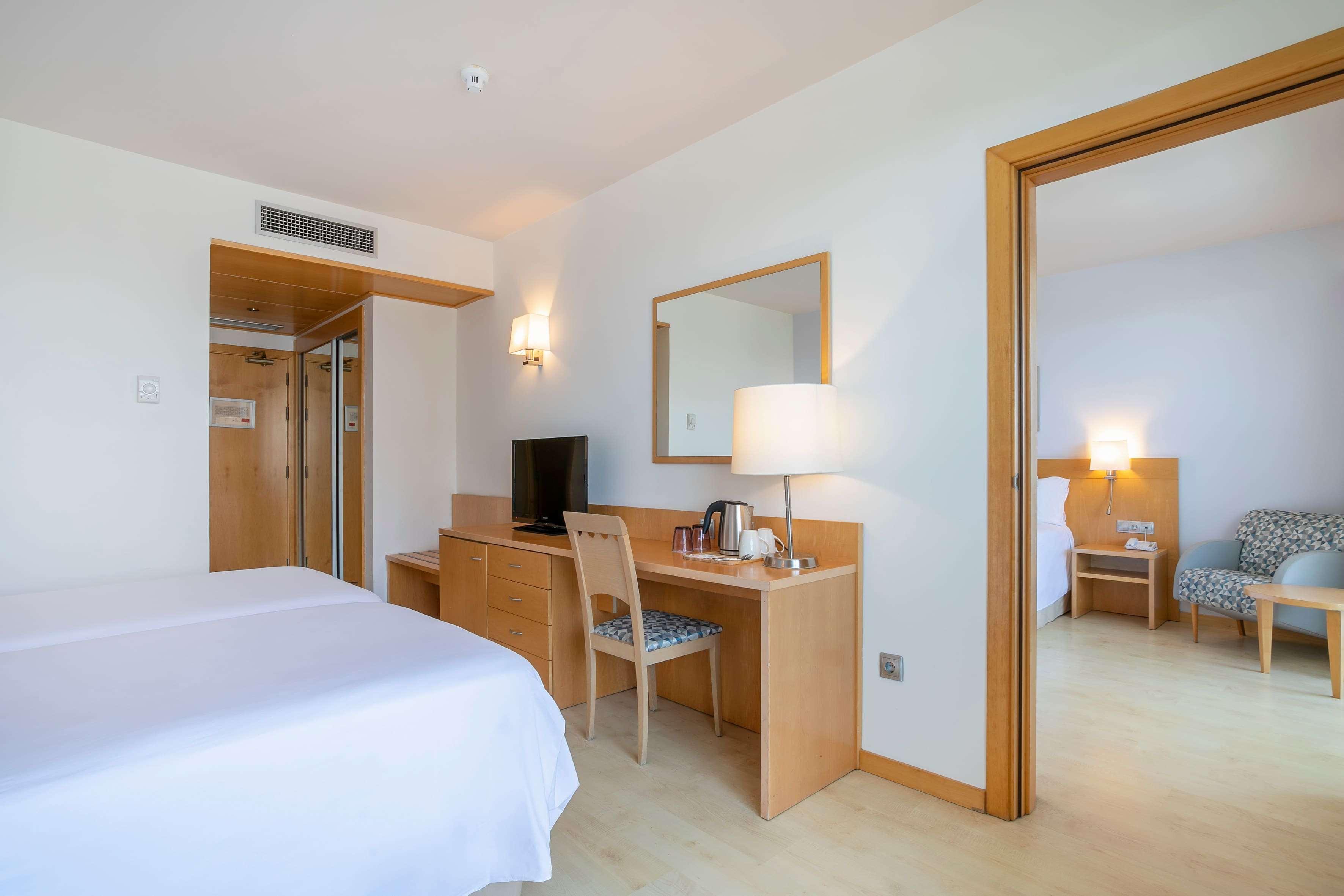 Room Connecting Room