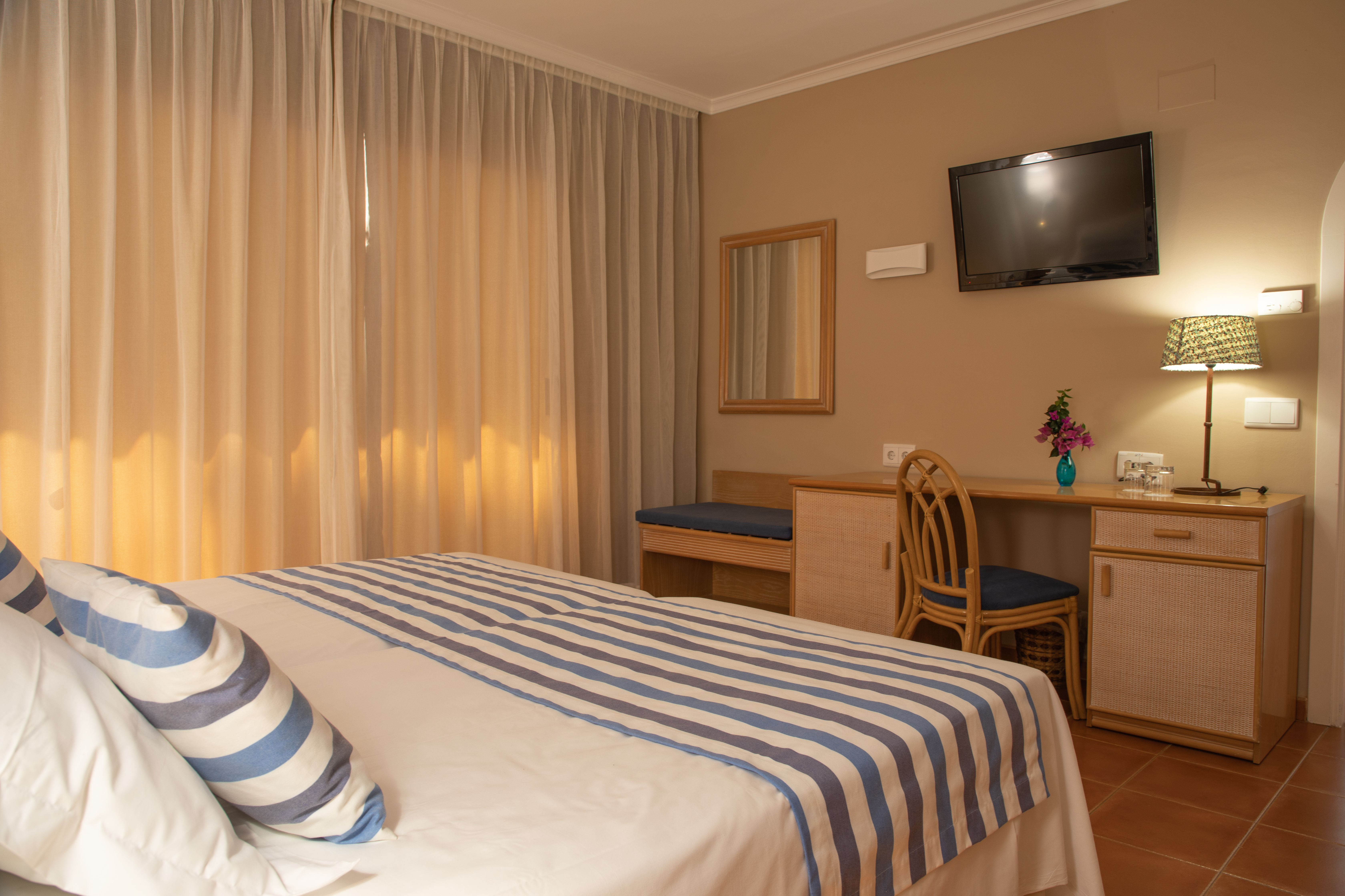 Double or Twin Standard