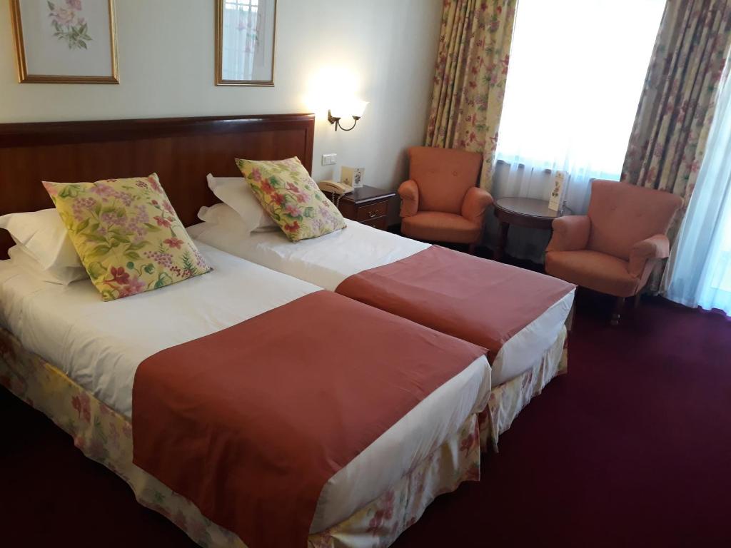 Double or Twin Superior Side Sea View