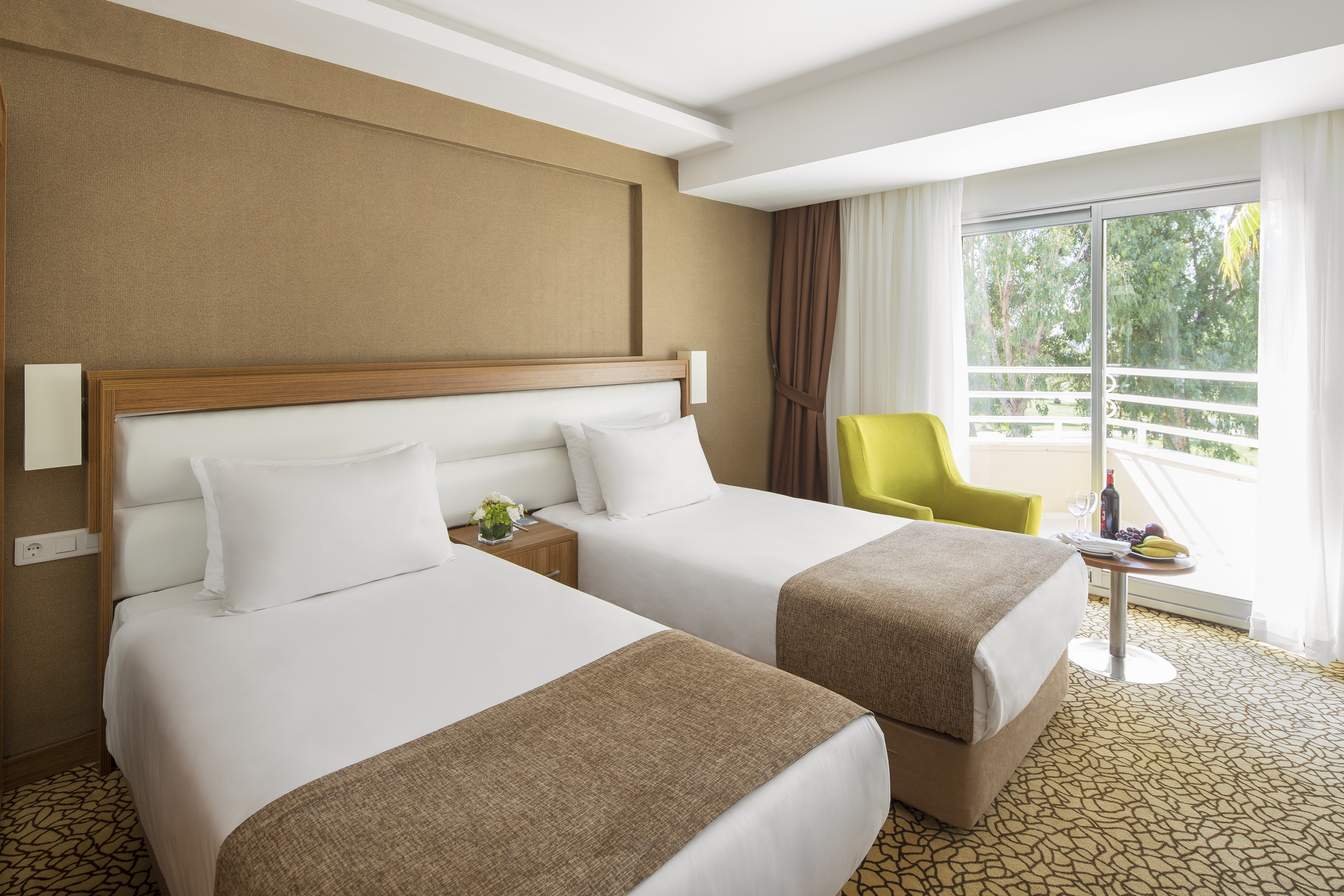 Double Club Land View