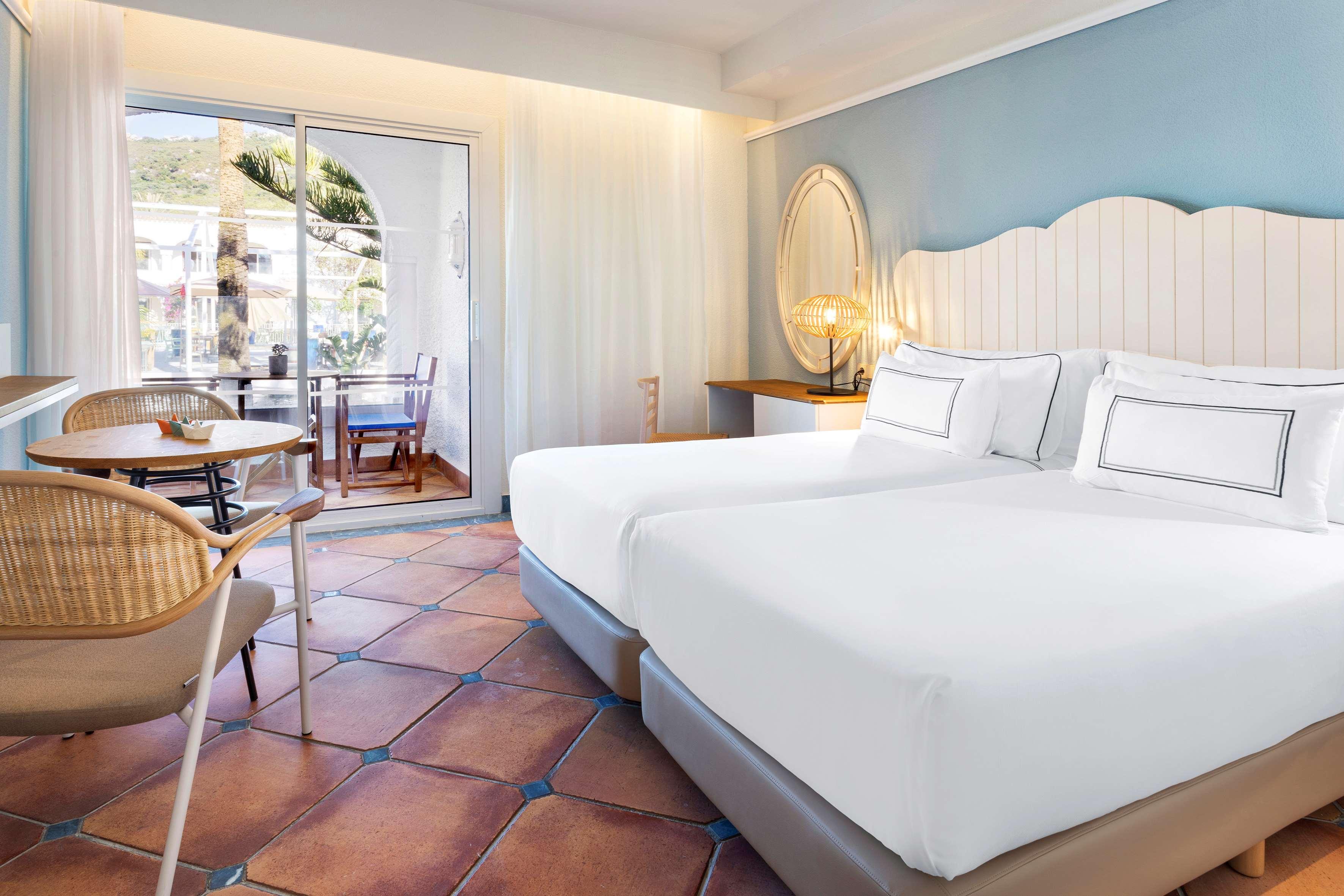 Room Connecting Room