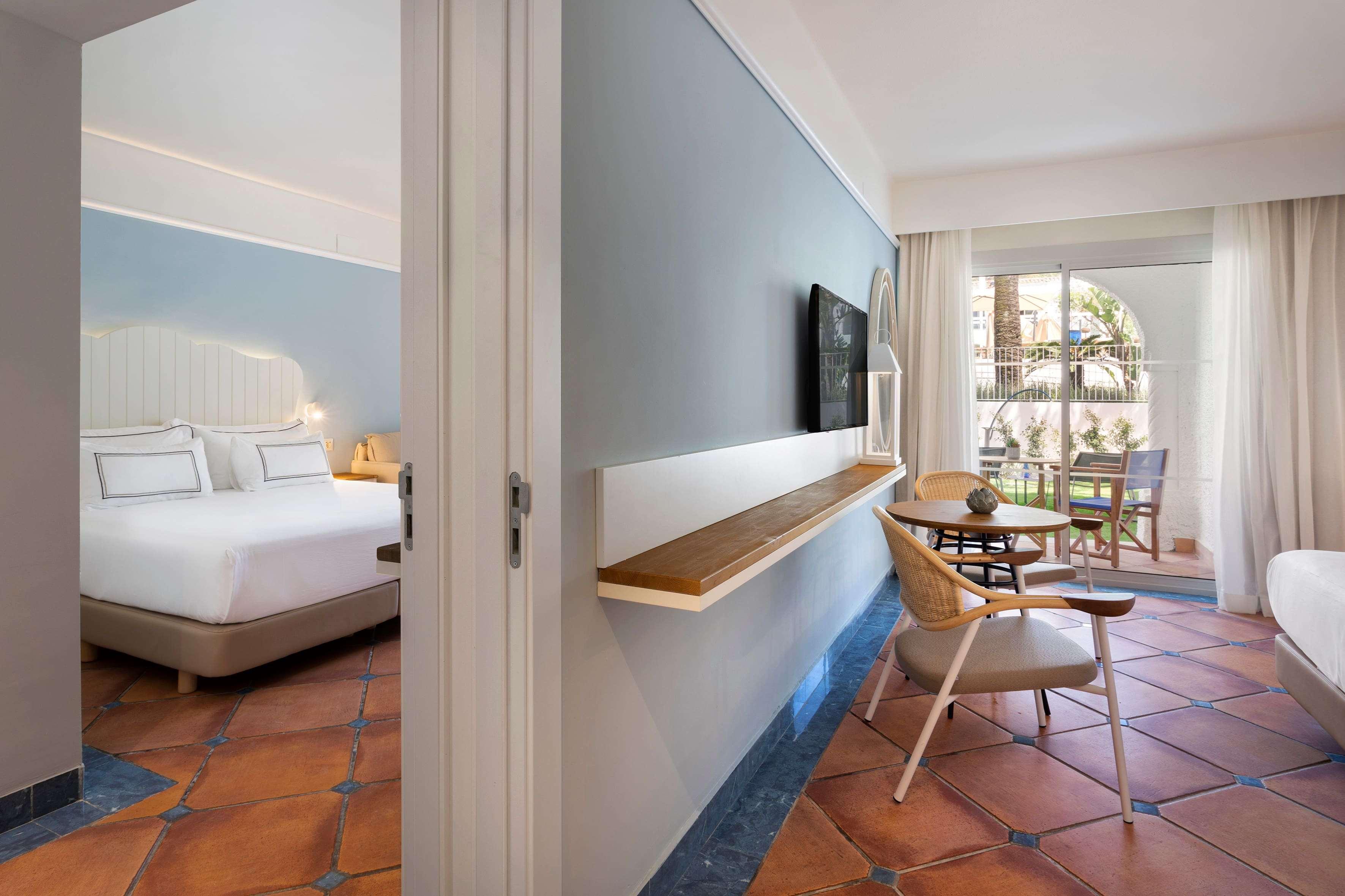 Room Connecting Room