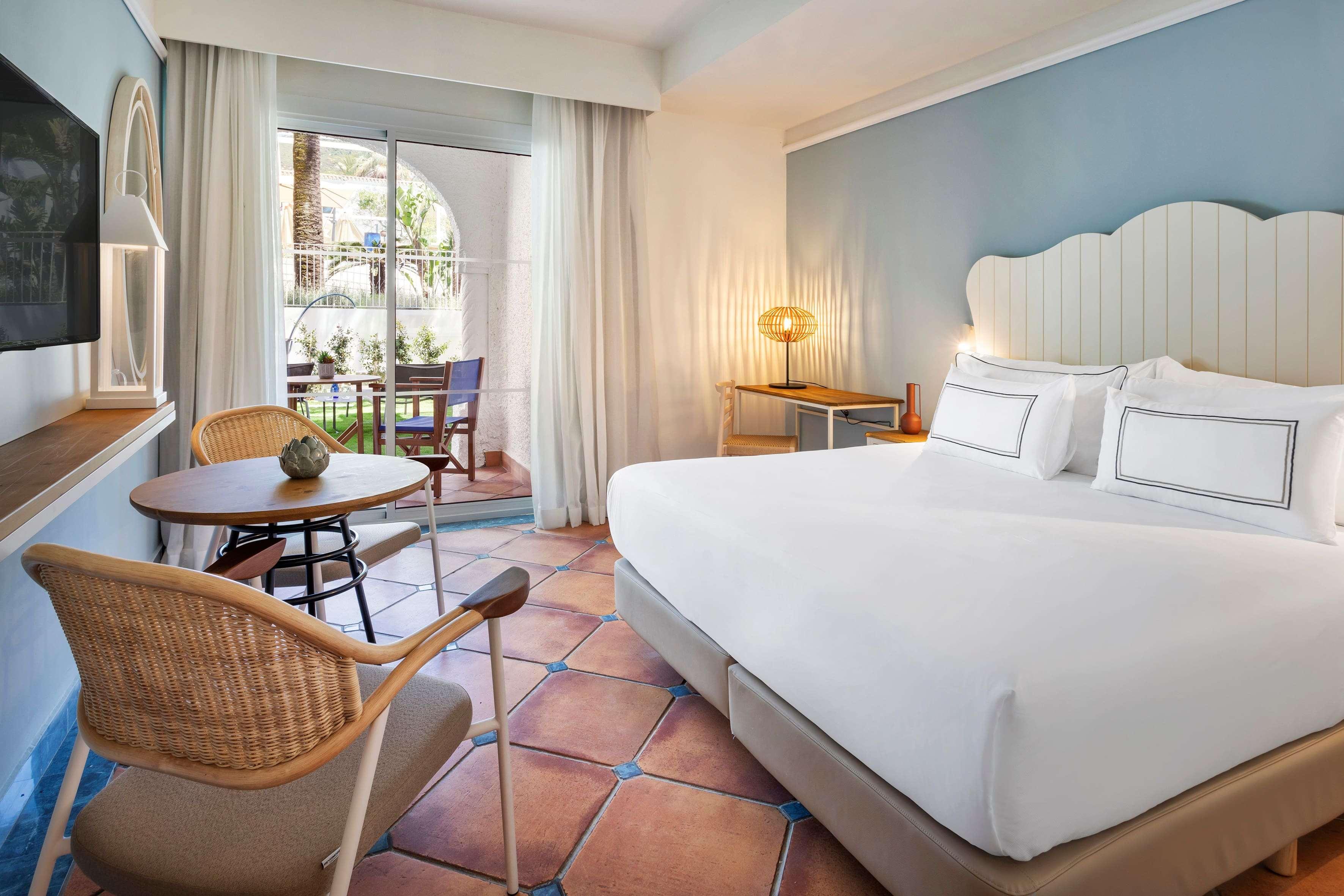 Room Connecting Room