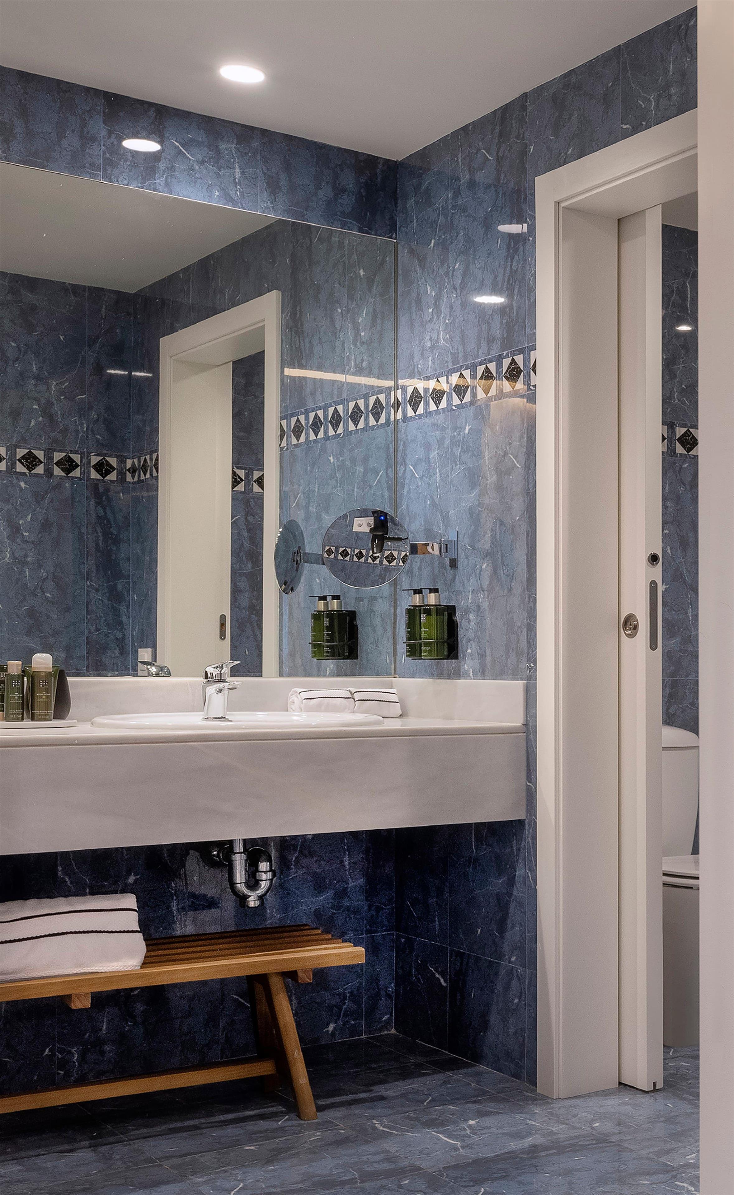 Room Connecting Room