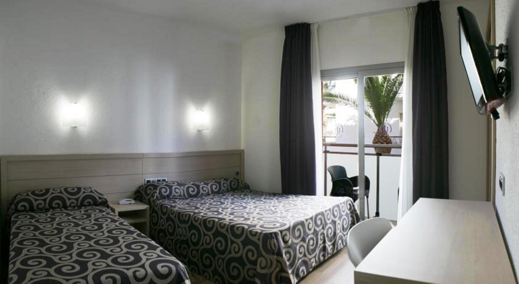 Double or Twin Capacity 4