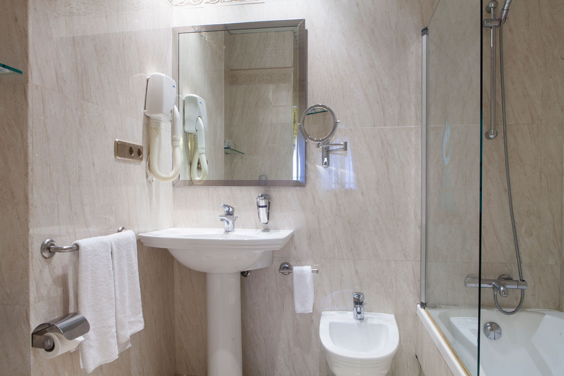 Double or Twin Standard