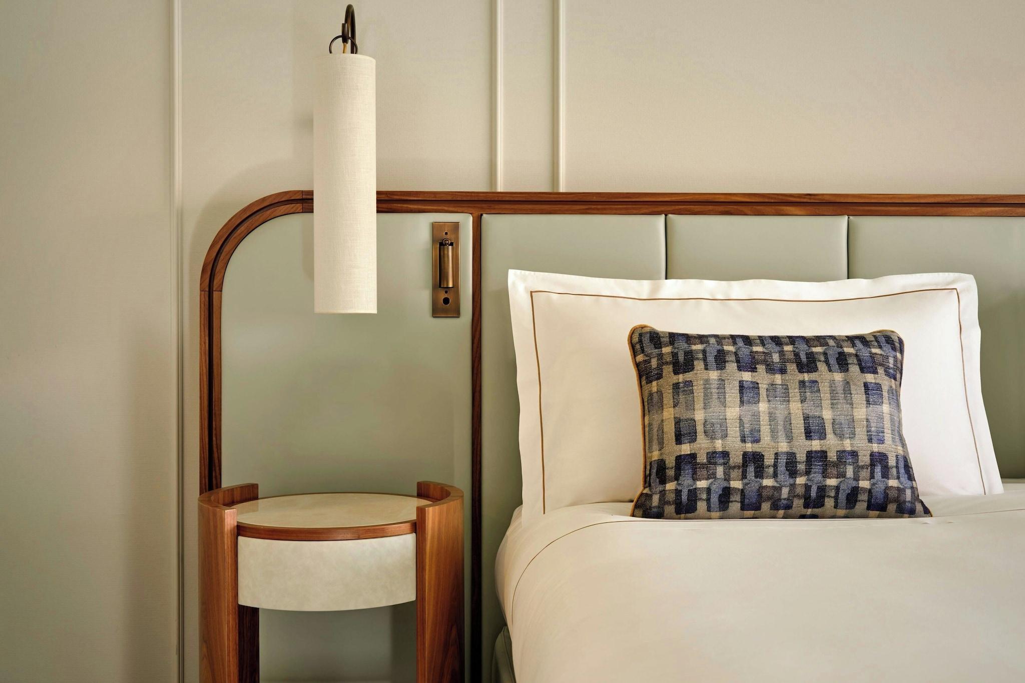 Double Deluxe King Bed