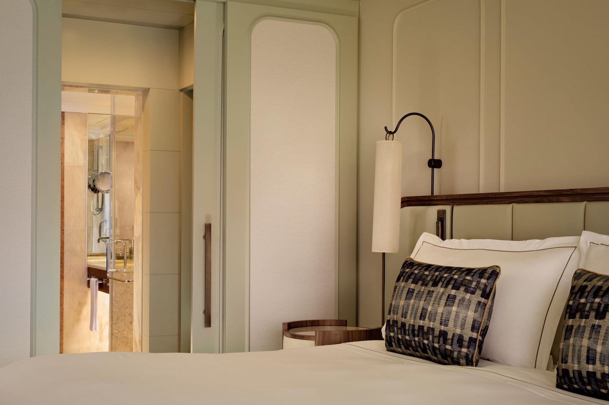 Double Deluxe King Bed