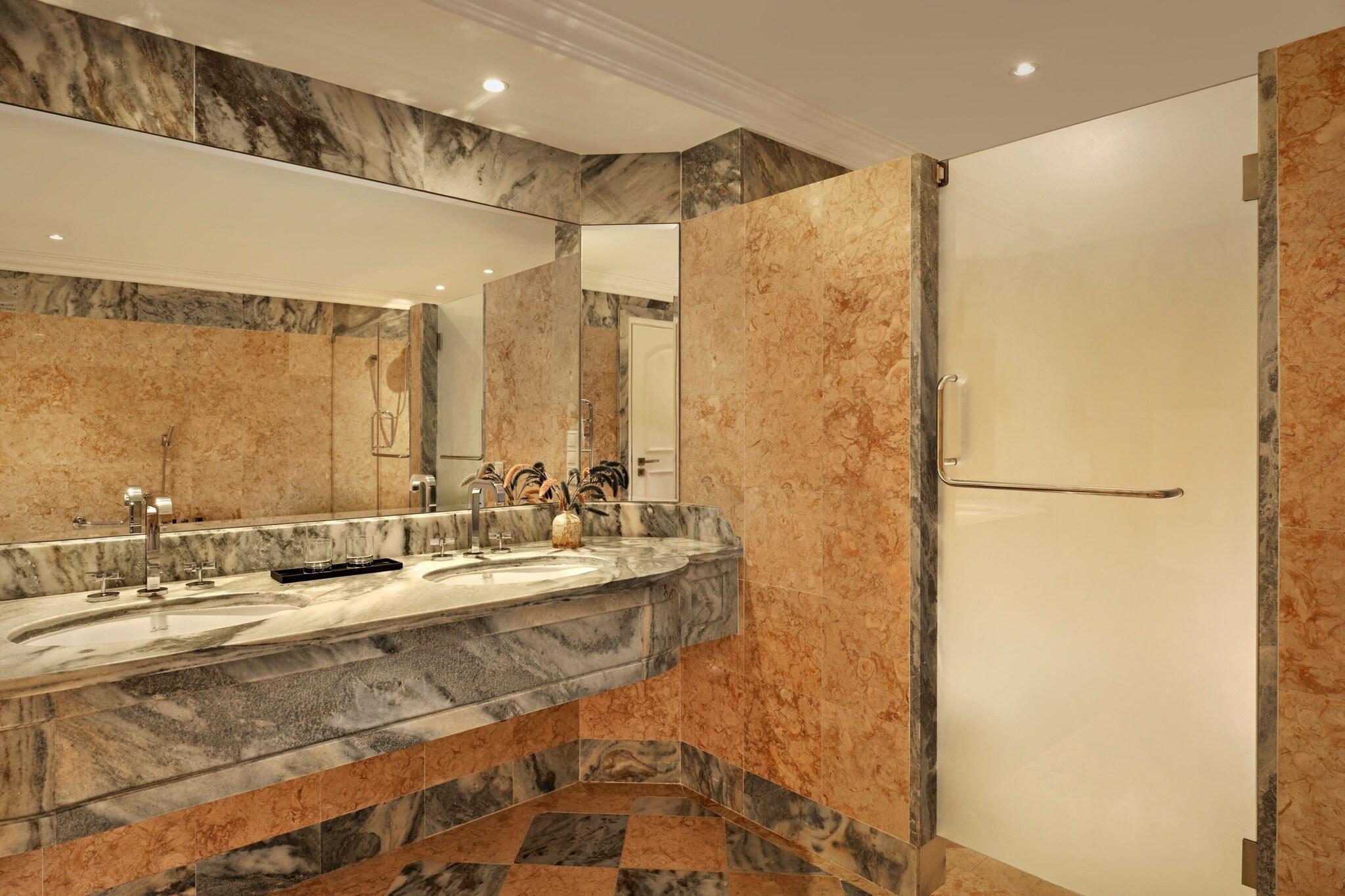 Suite Presidential with Views