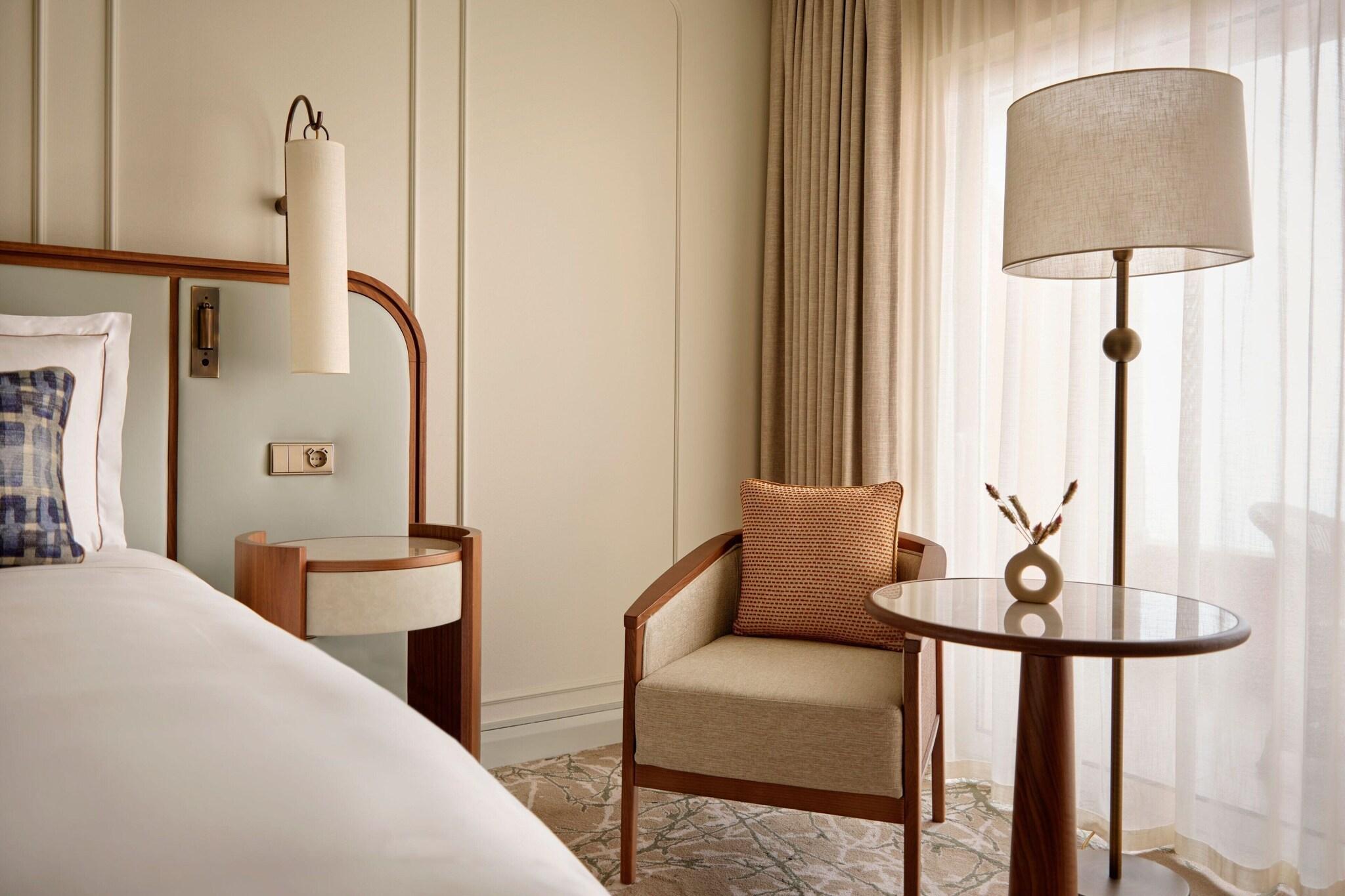 Double Deluxe King Bed