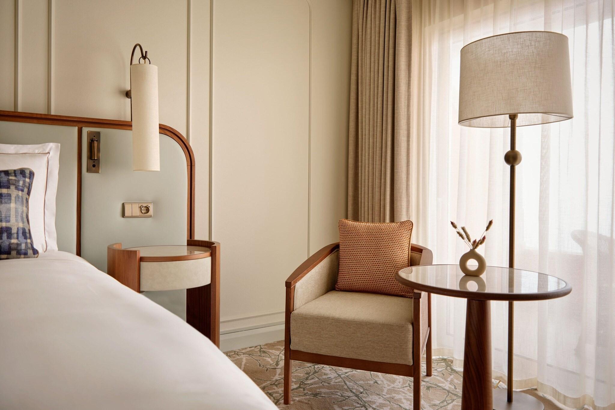 Double Deluxe King Bed