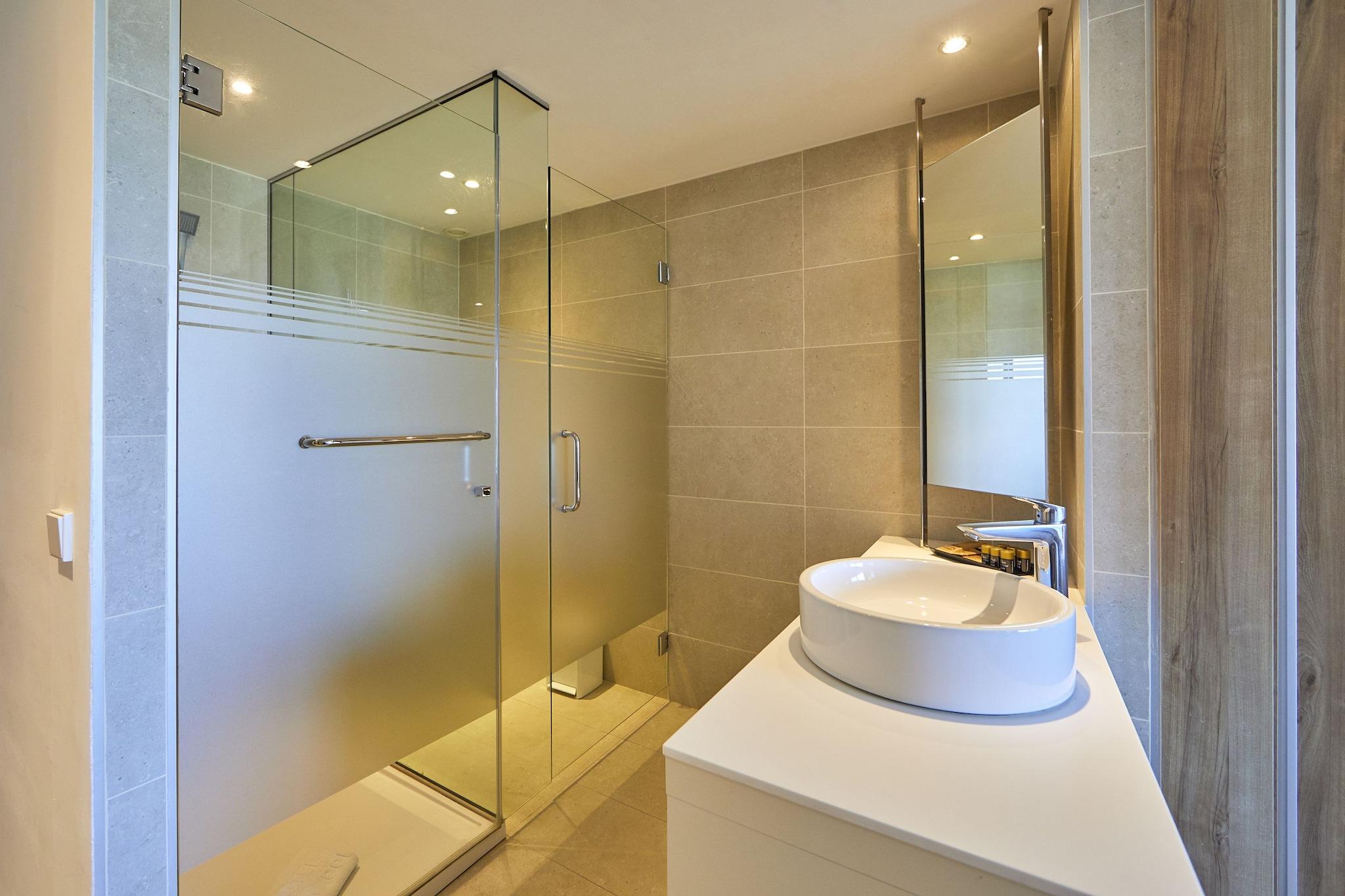 Twin Sea View with Balcony