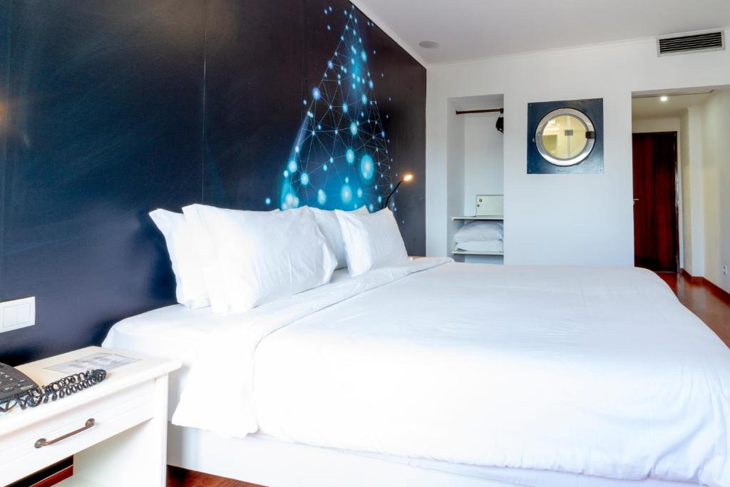 Double Queen Size Bed