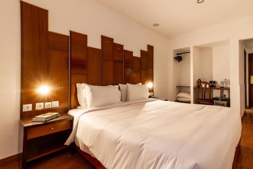 Double Queen Size Bed