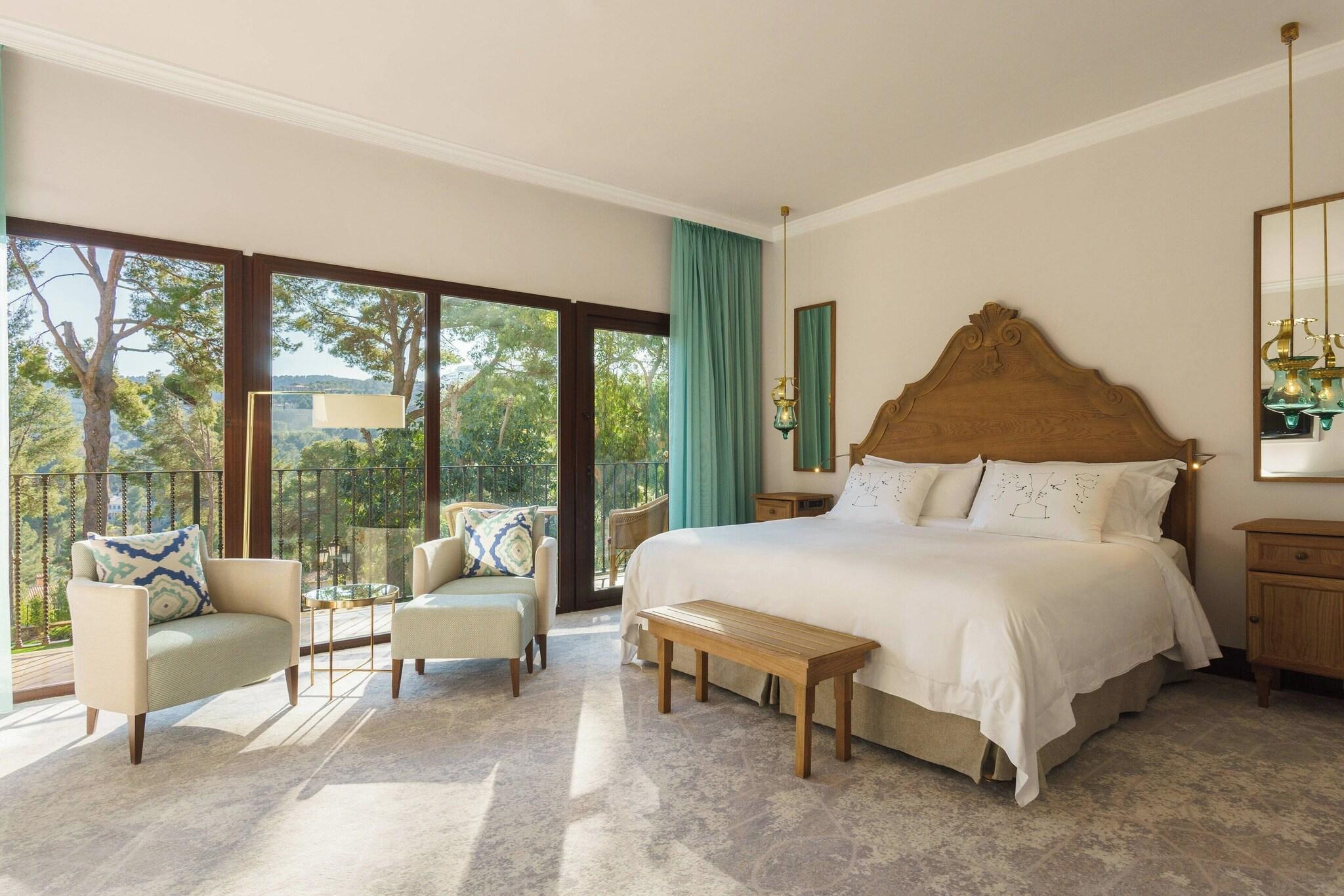 Double Classic Queen Bed