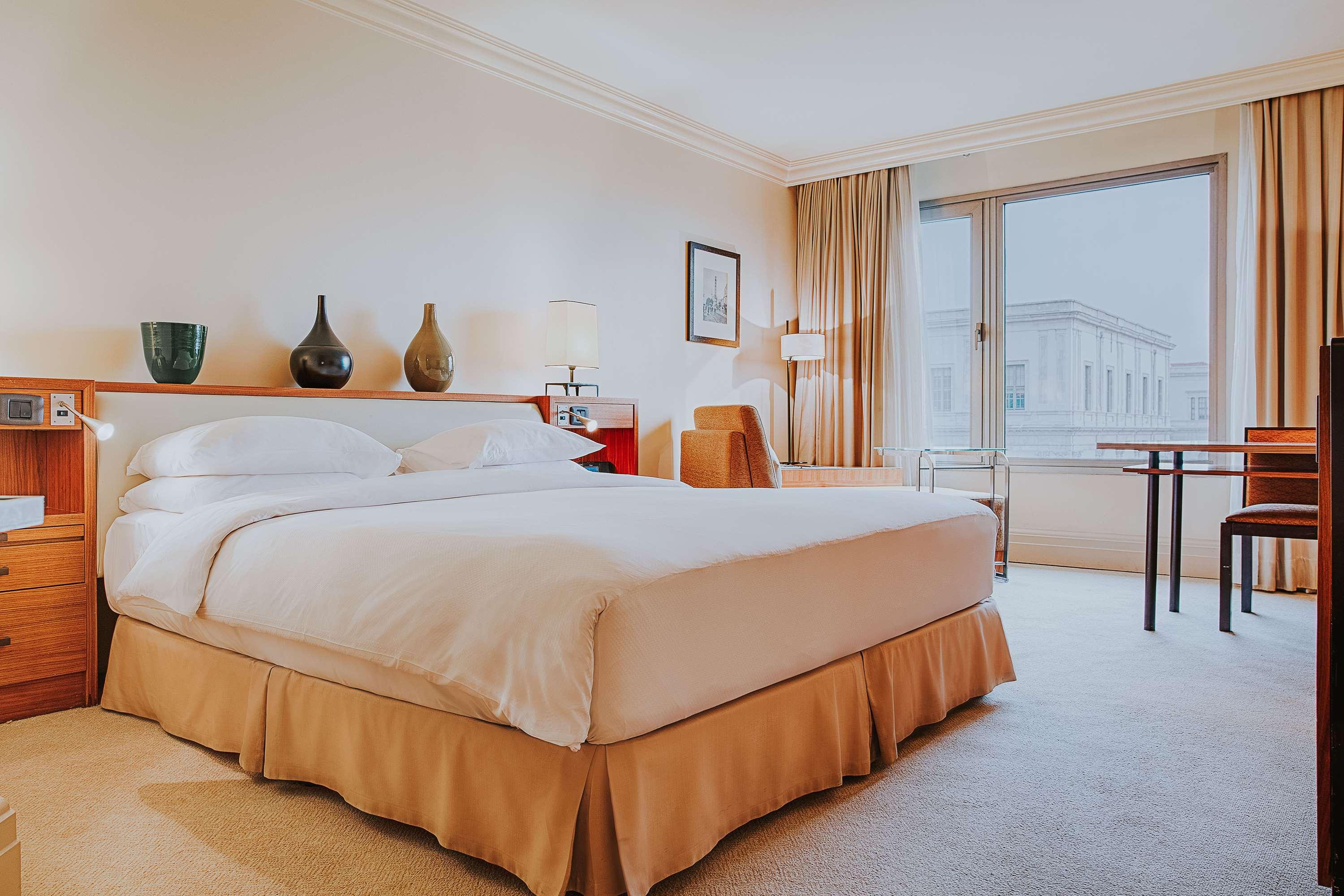 Double Club King Bed