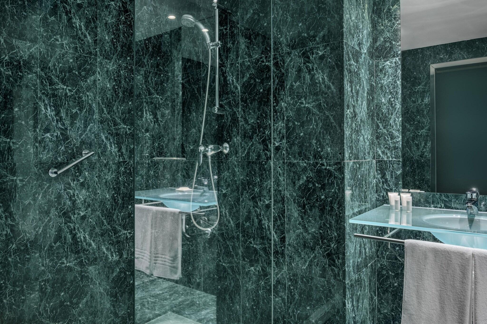 Double Queen Size Bed