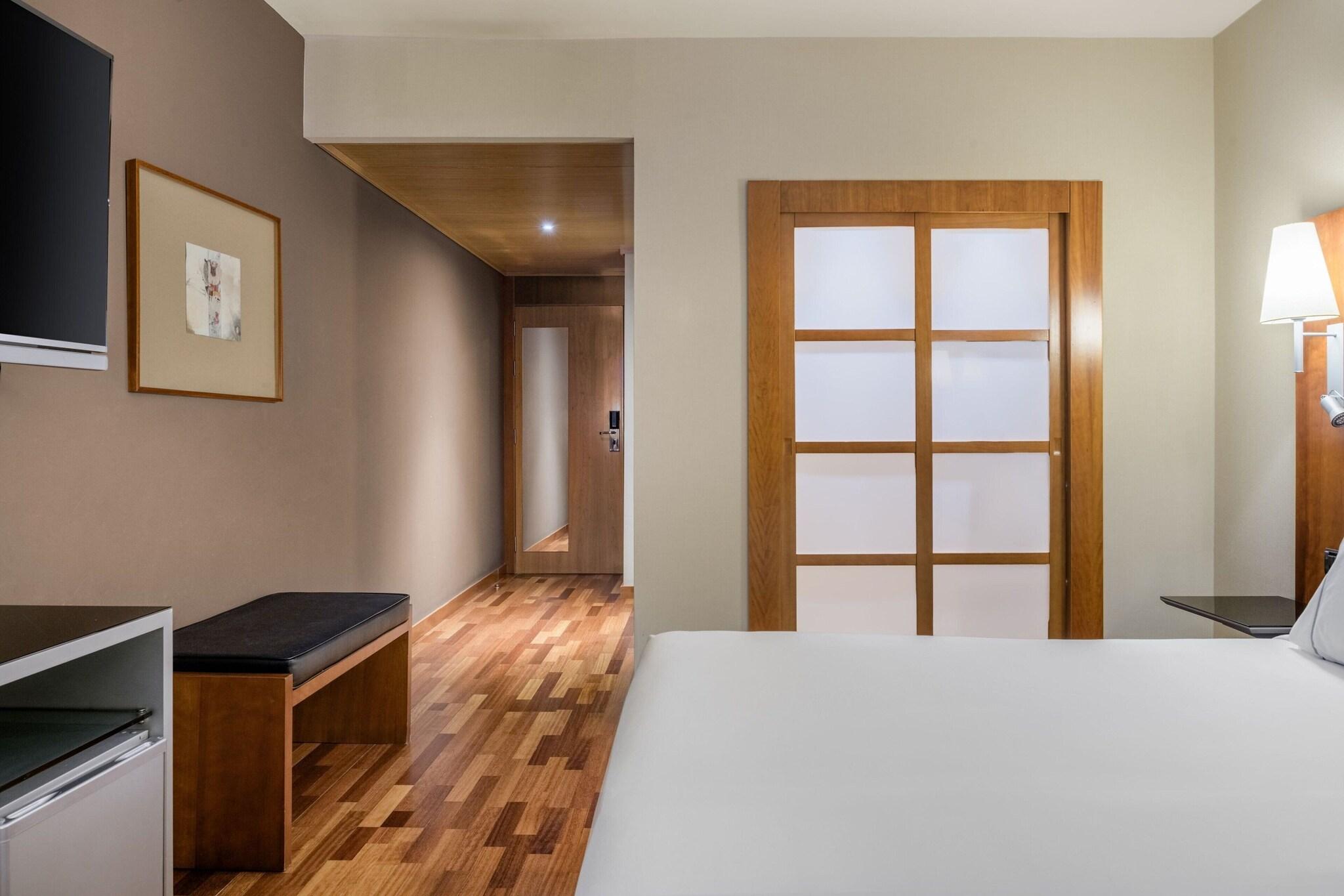 Double Queen Size Bed