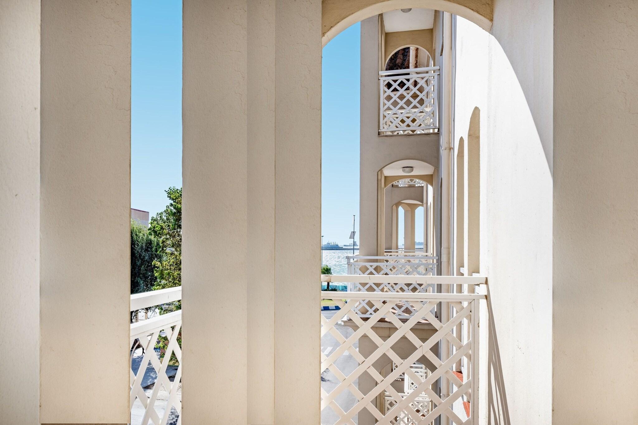 Double City View Queen Bed