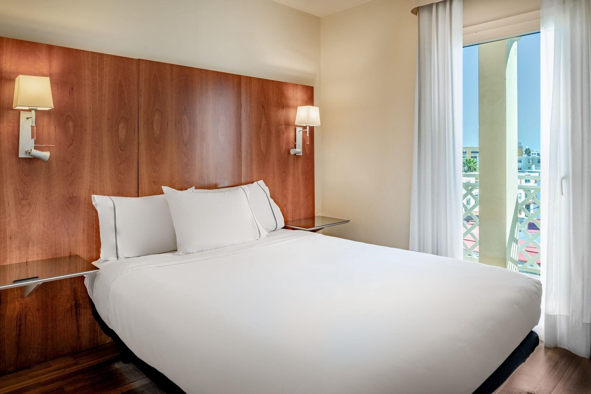 Double City View Queen Bed