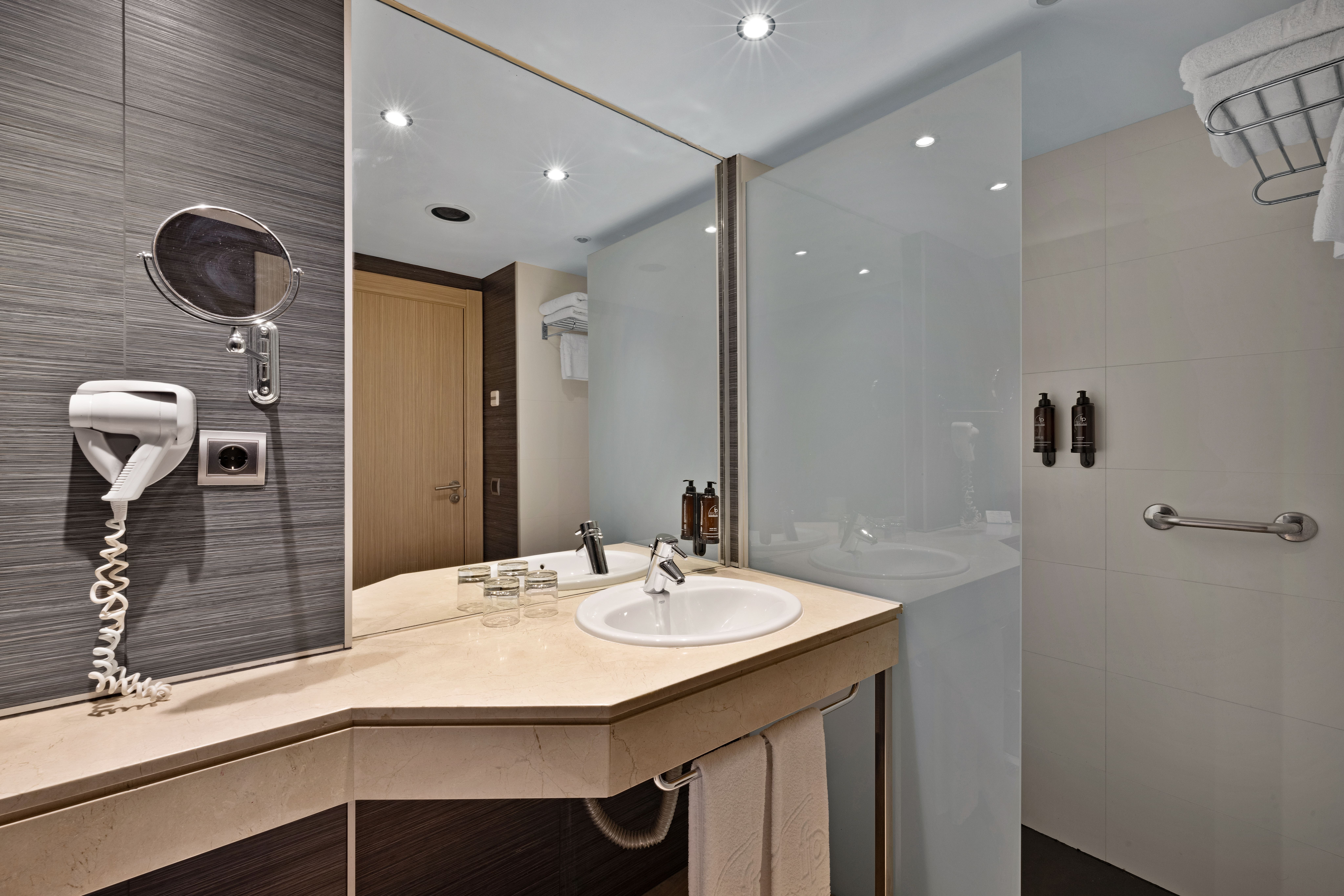 Double or Twin Standard