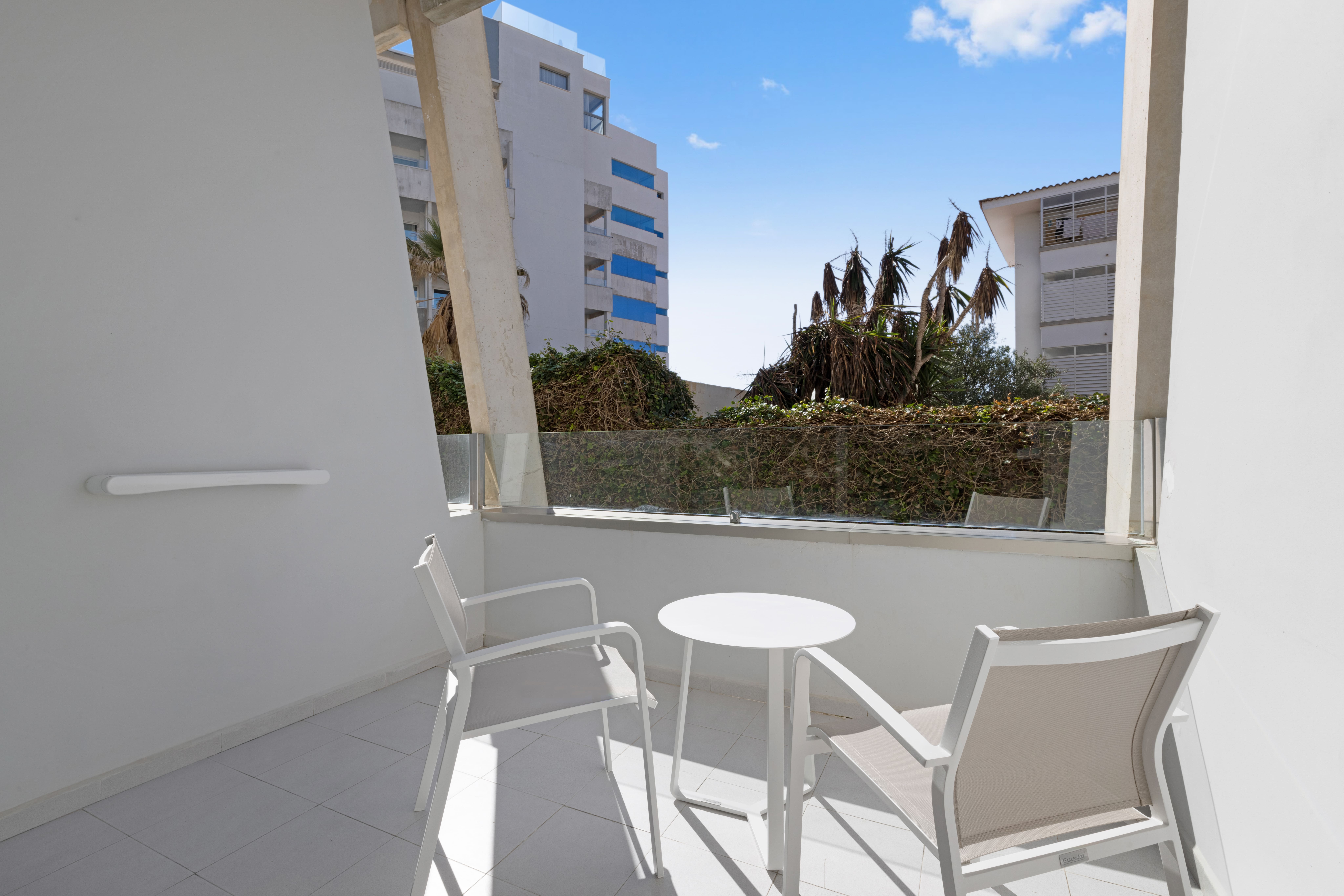 Apartment Capacity 4