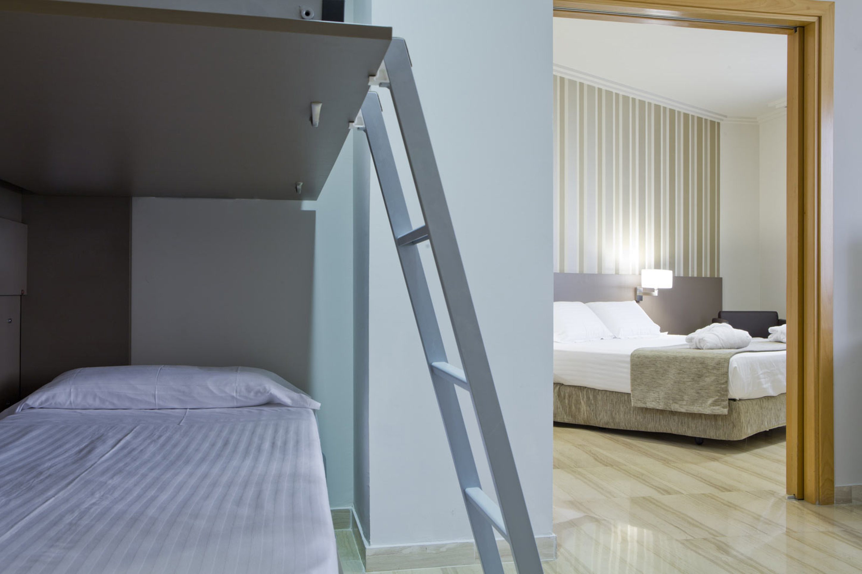 Family Room Capacity 4