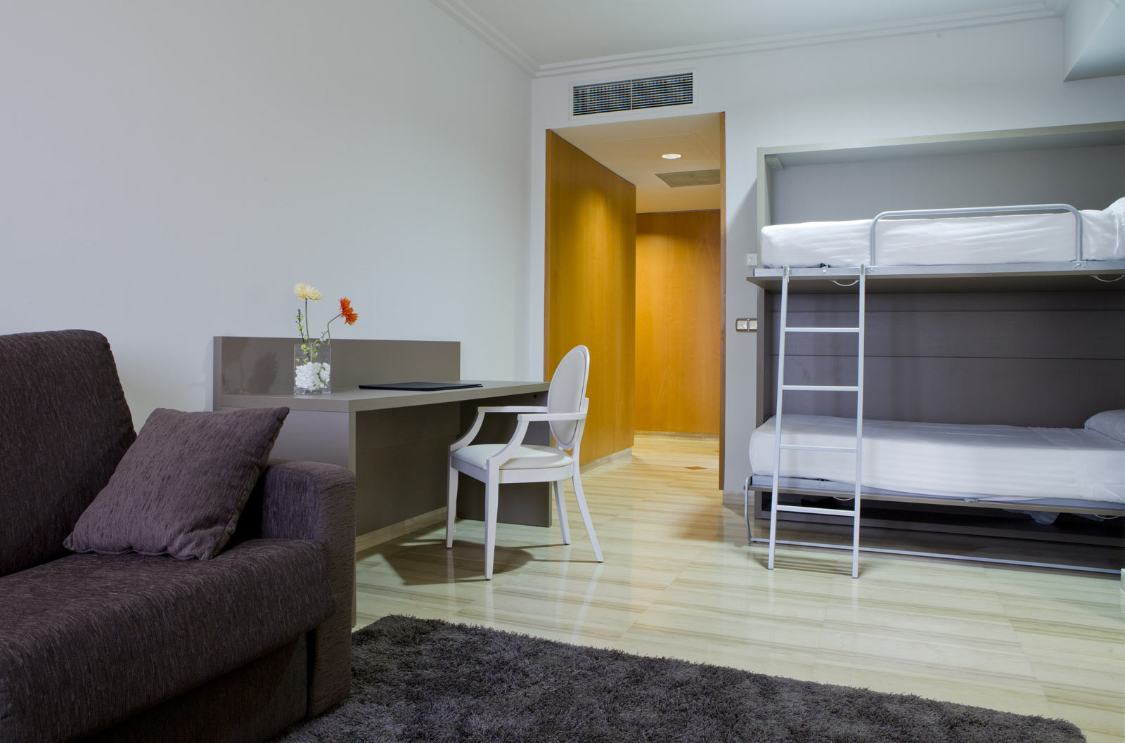 Family Room Capacity 4