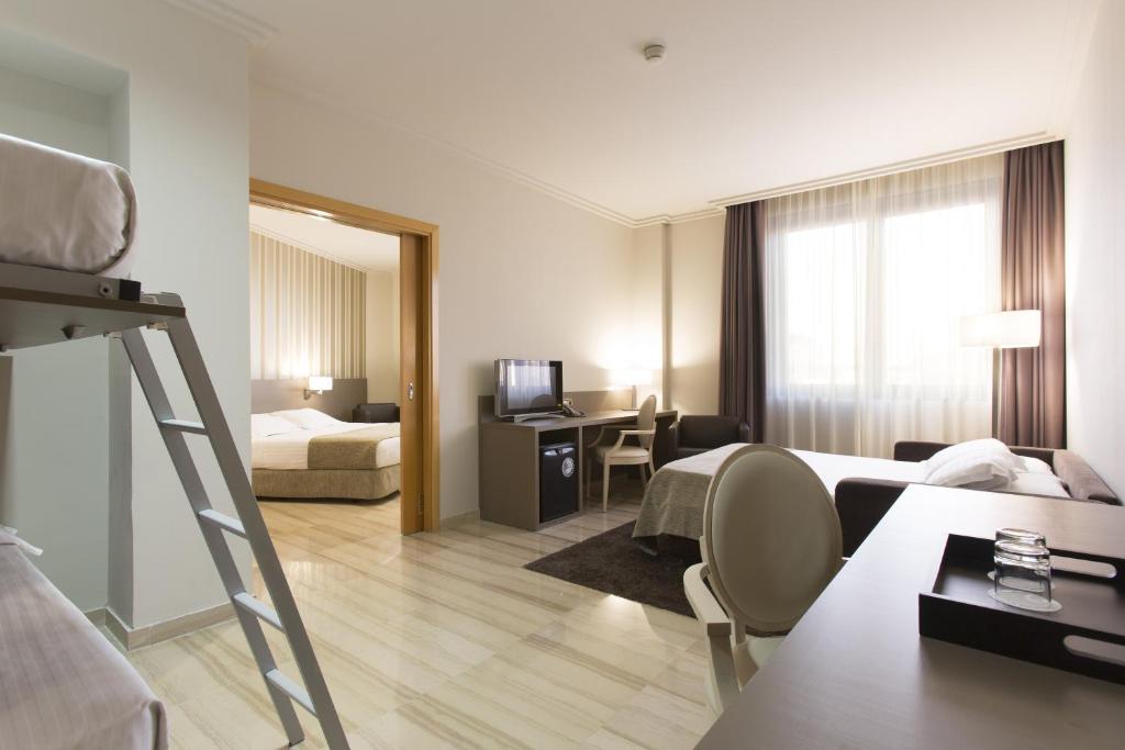 Family Room Capacity 3