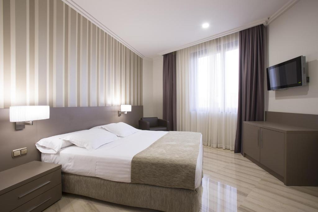 Family Room Capacity 2