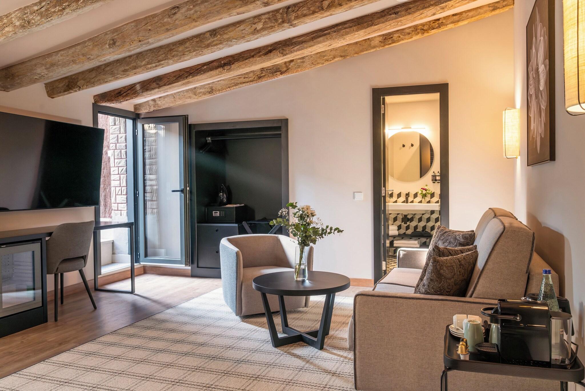 Studio Queen Size Bed