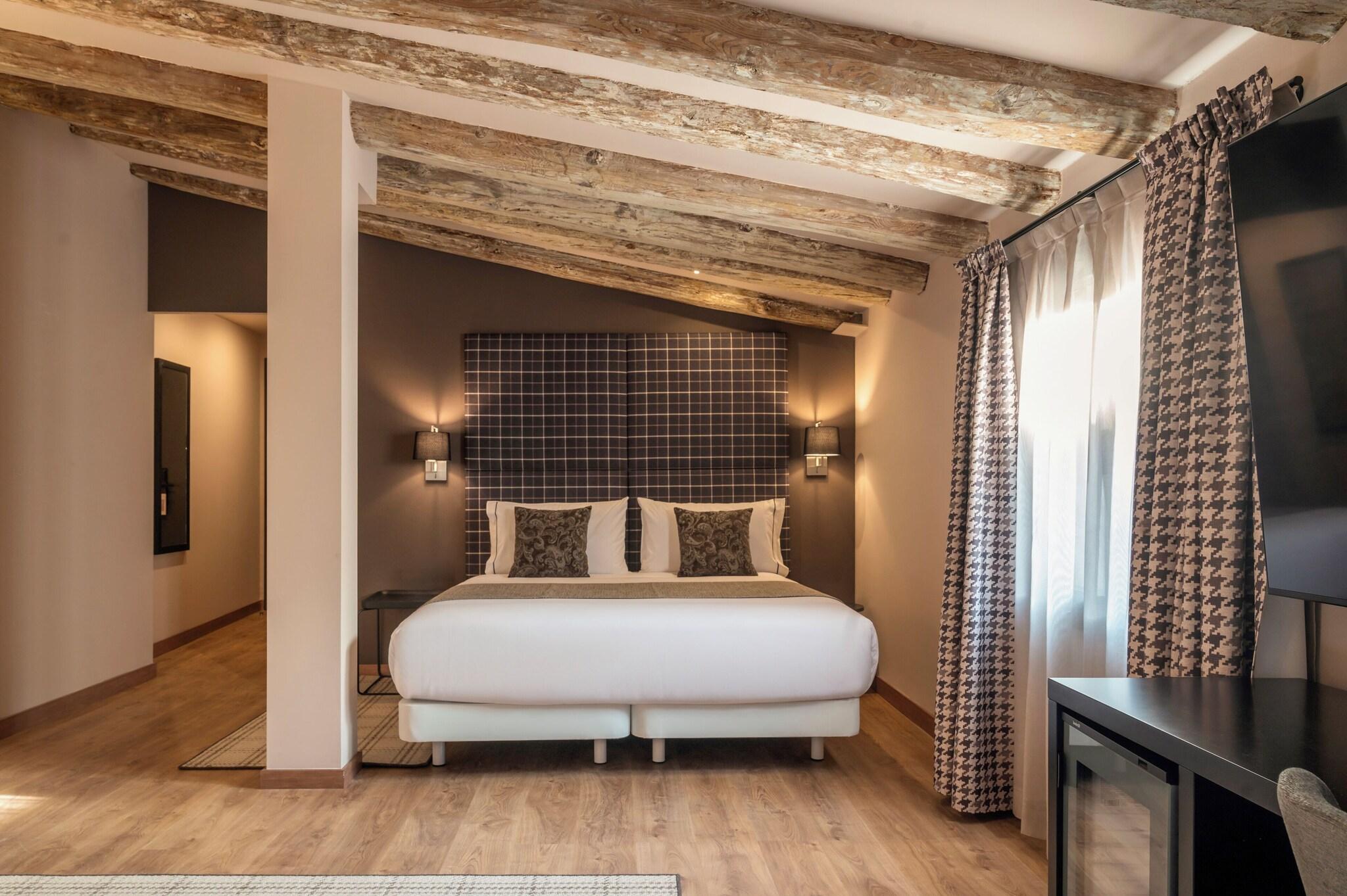 Studio Queen Size Bed