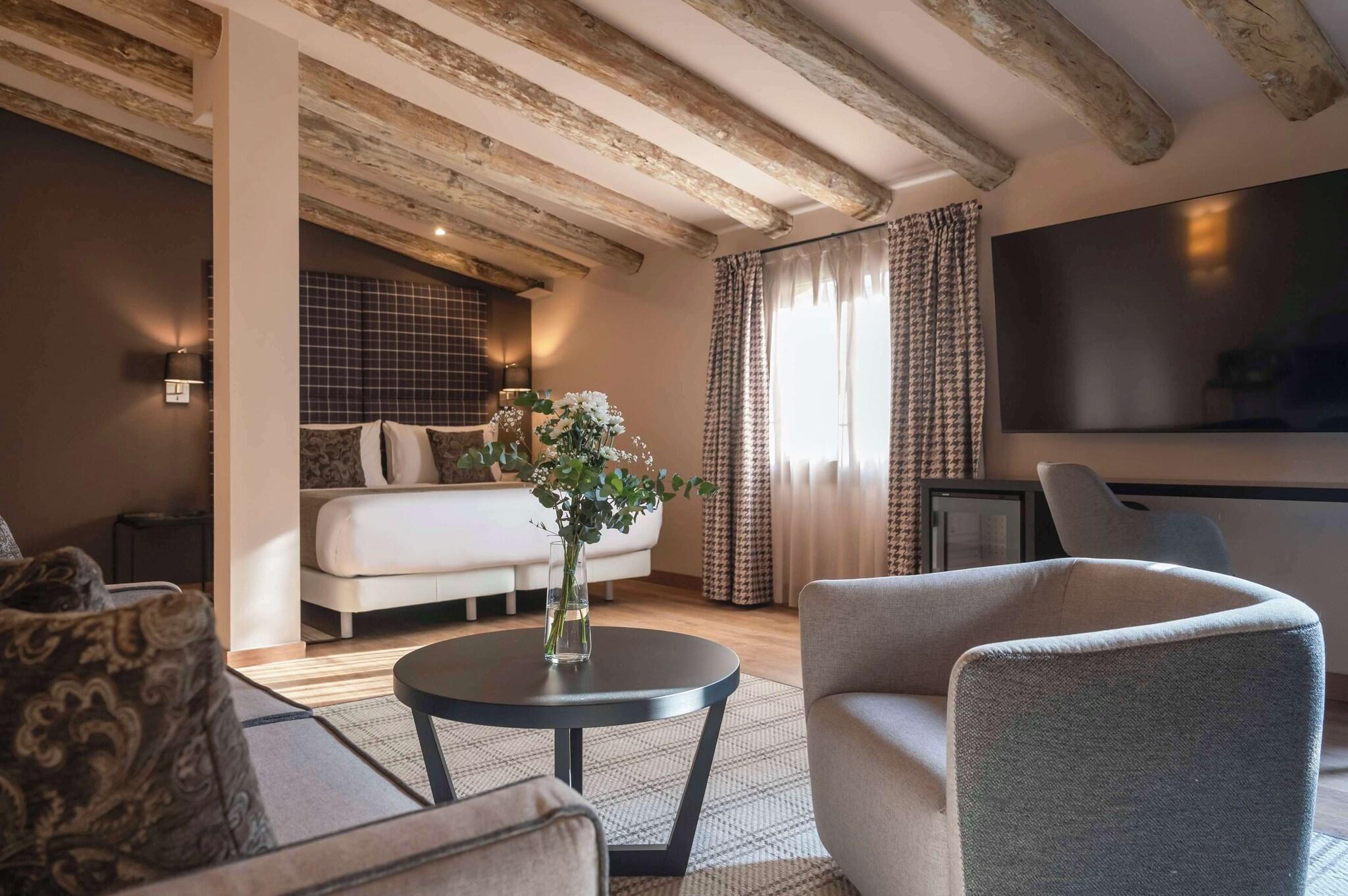 Studio Queen Size Bed