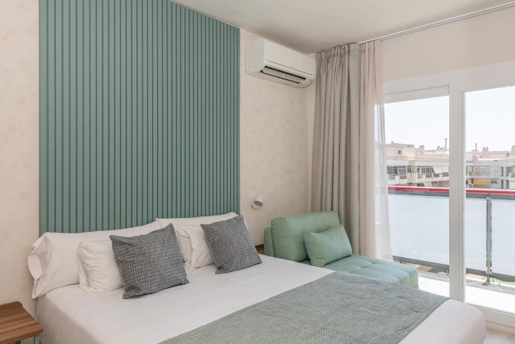 Double Single Pool View