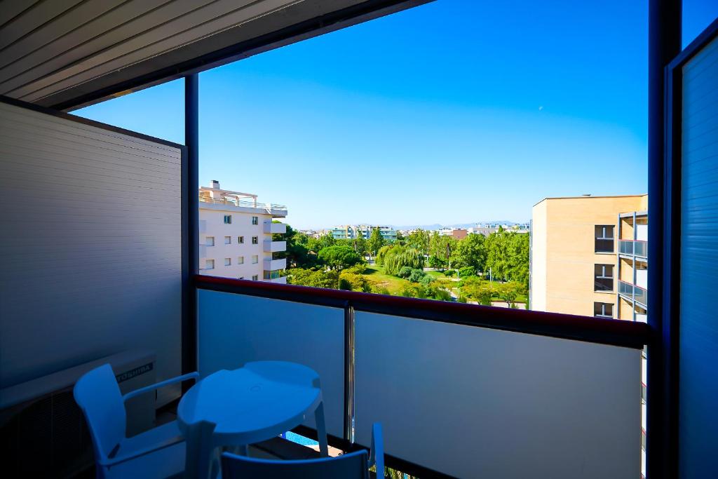 Double Single Pool View