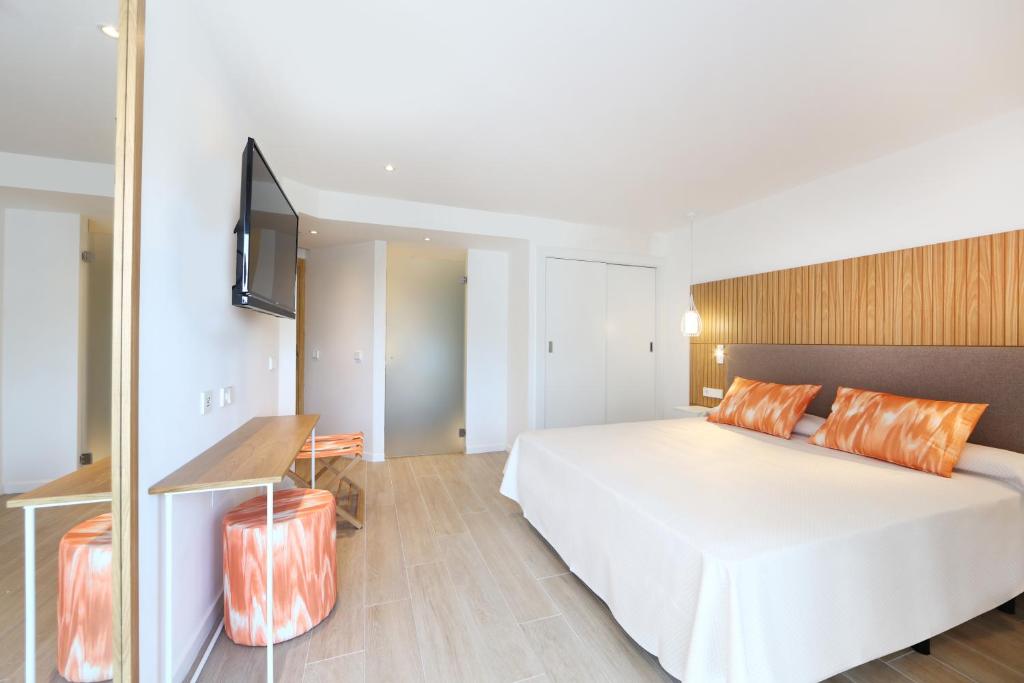 Double Single Pool View