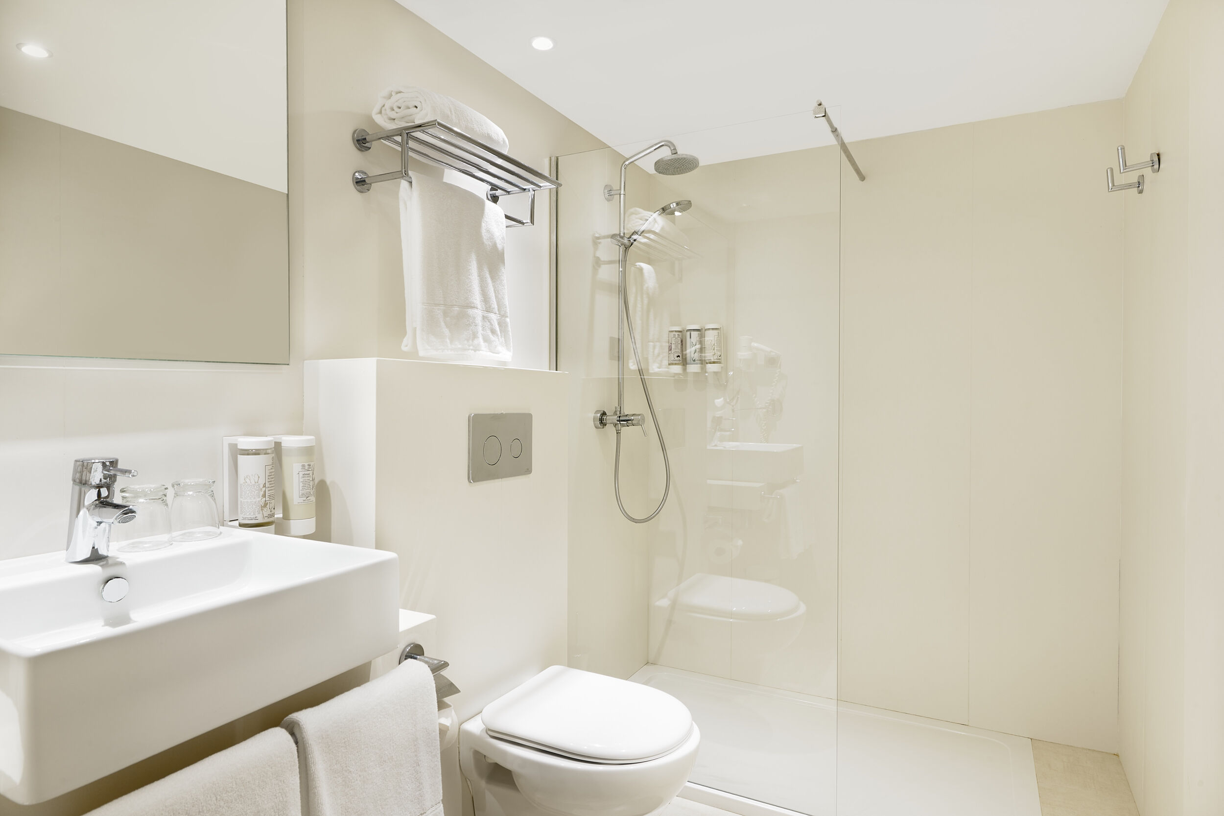 Family Room Capacity 8