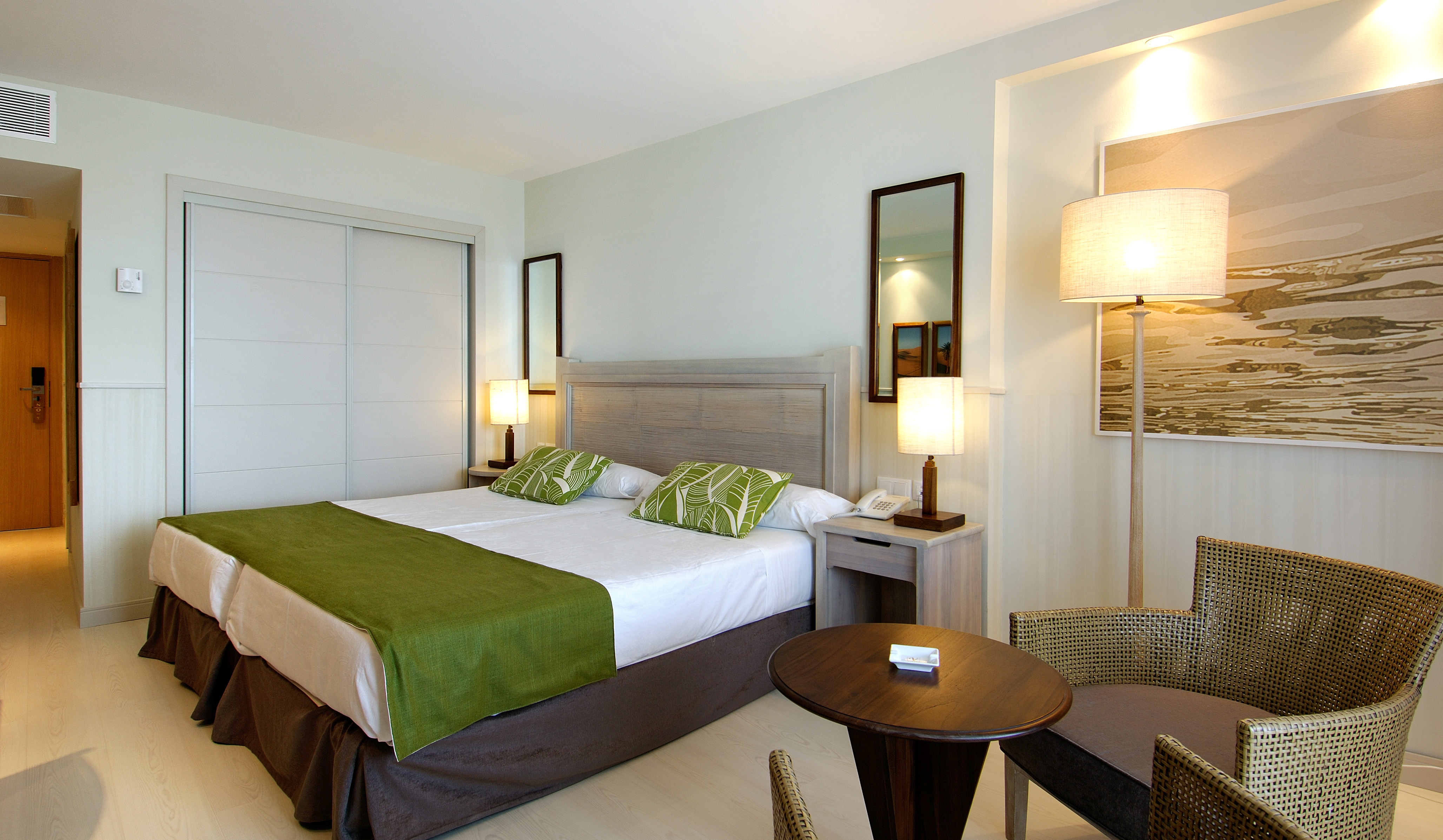 Family Room Capacity 6