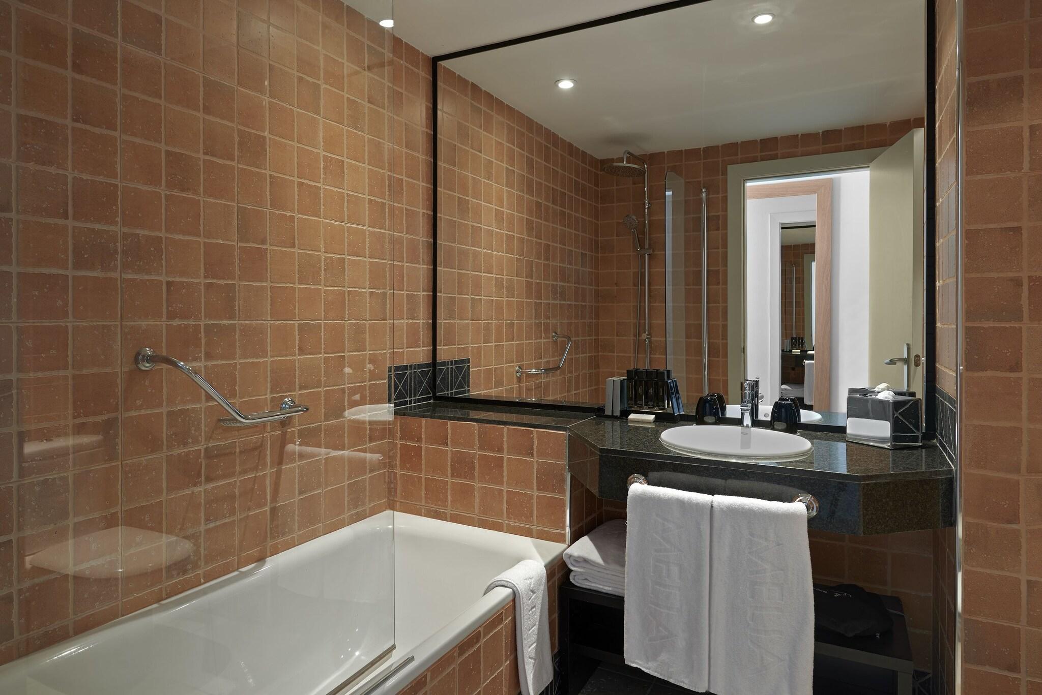 Room Connecting Room