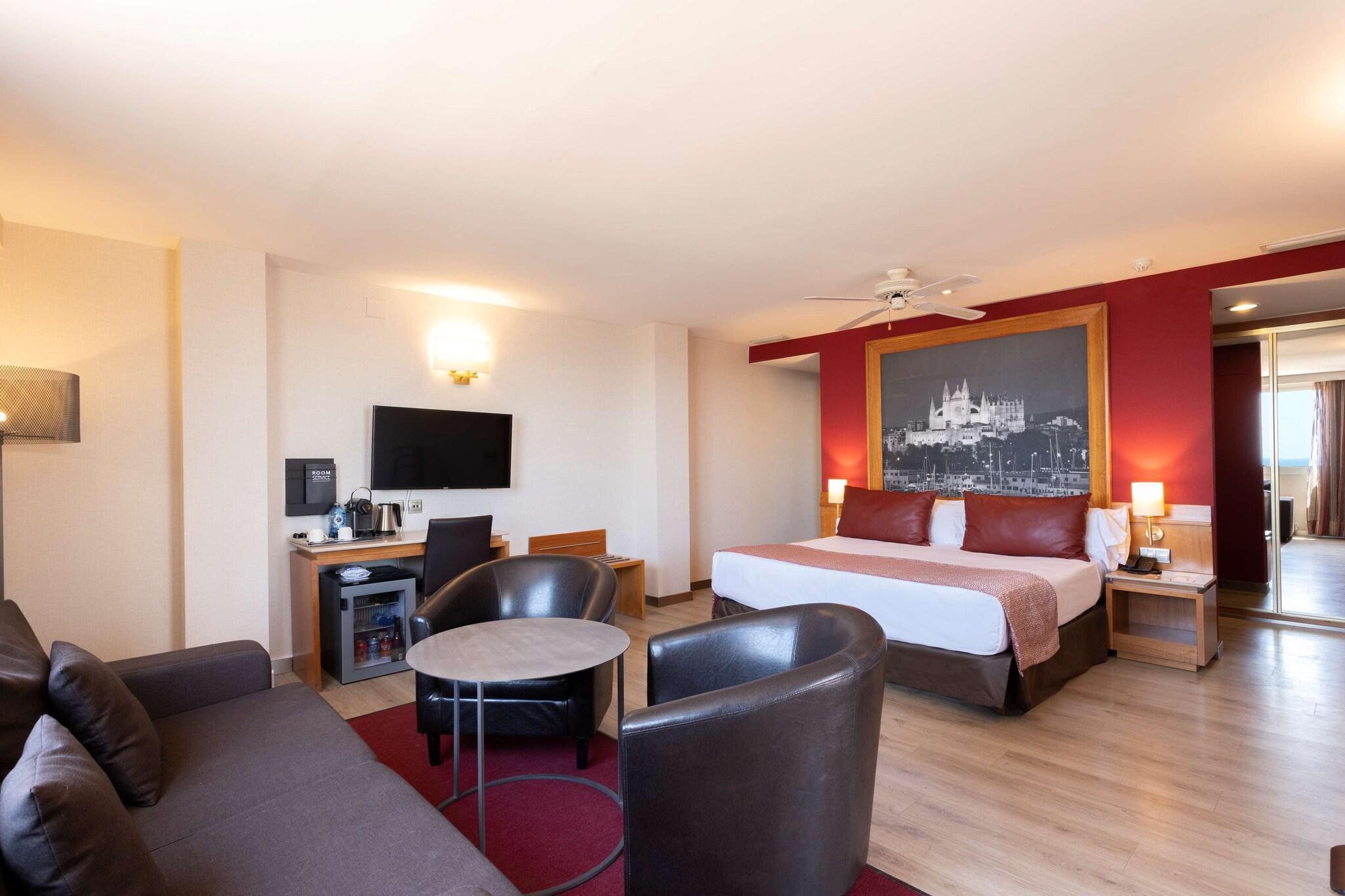 Junior Suite Queen Size Bed